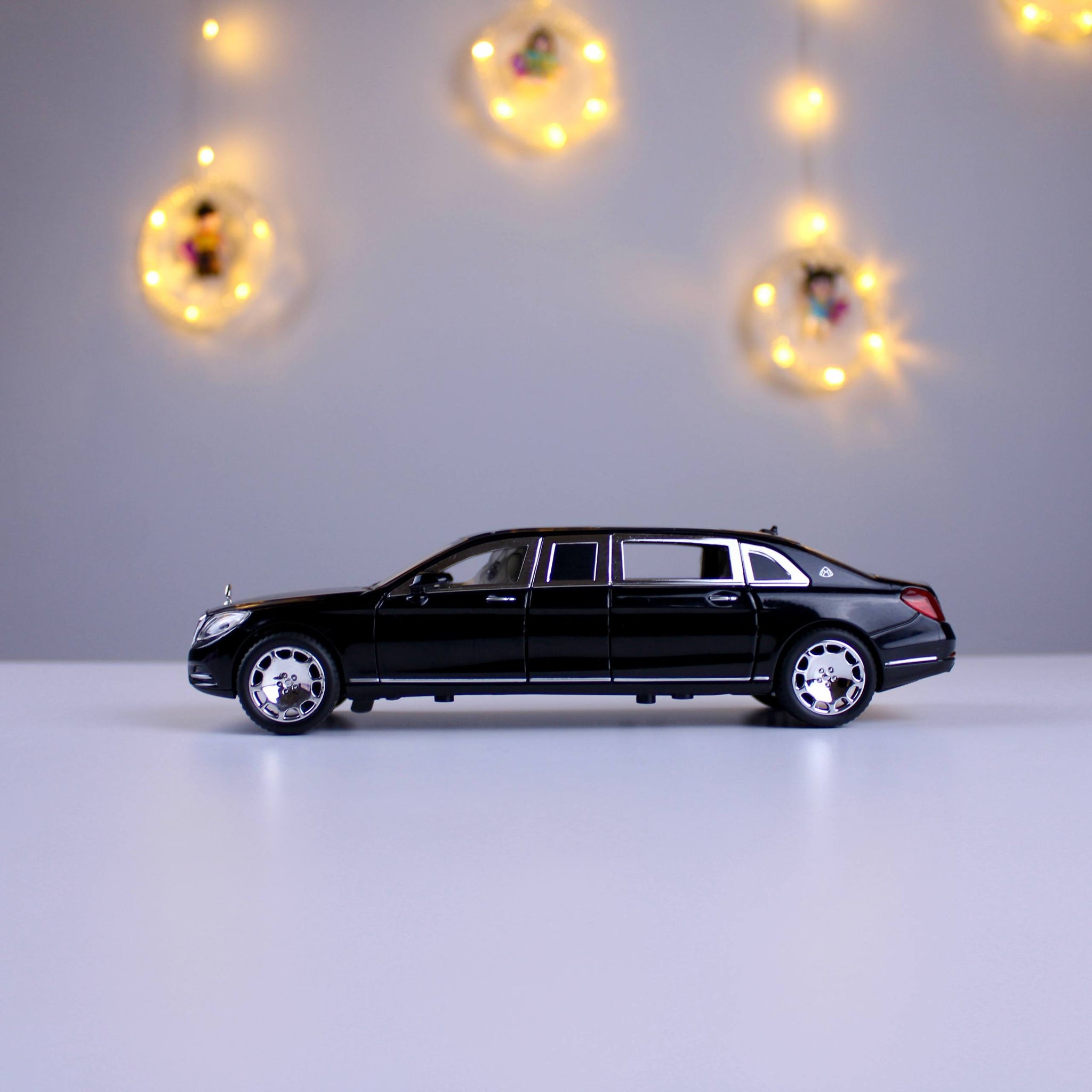 Mercedes-Benz Maybach S600 Die-Cast Model Car – 1:24 Scale