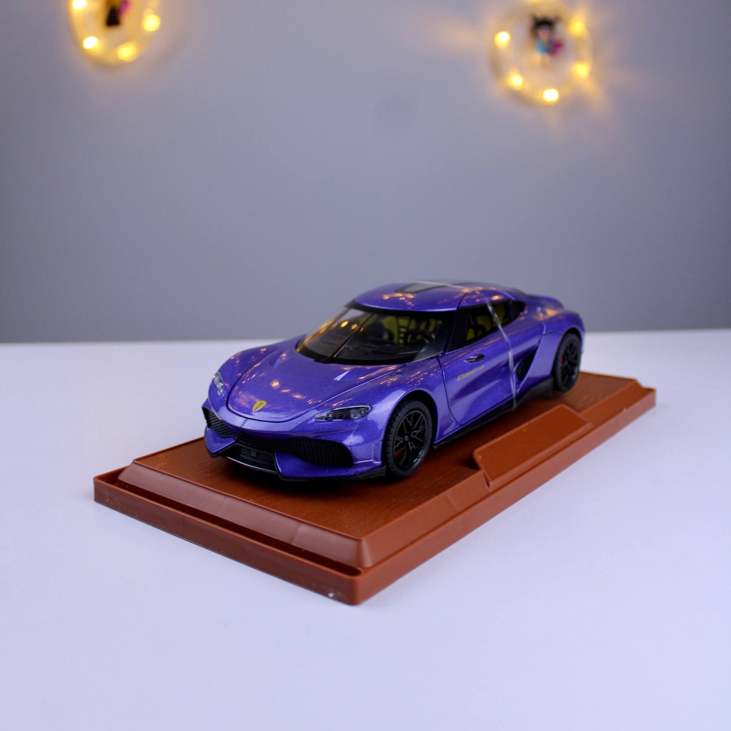 Koenigsegg Gemera Die-Cast Model Car – 1:24 Scale