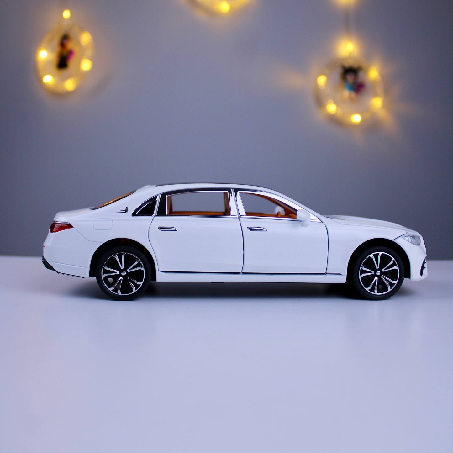 Mercedes-Benz E-Class Sport  – 1:24 Scale