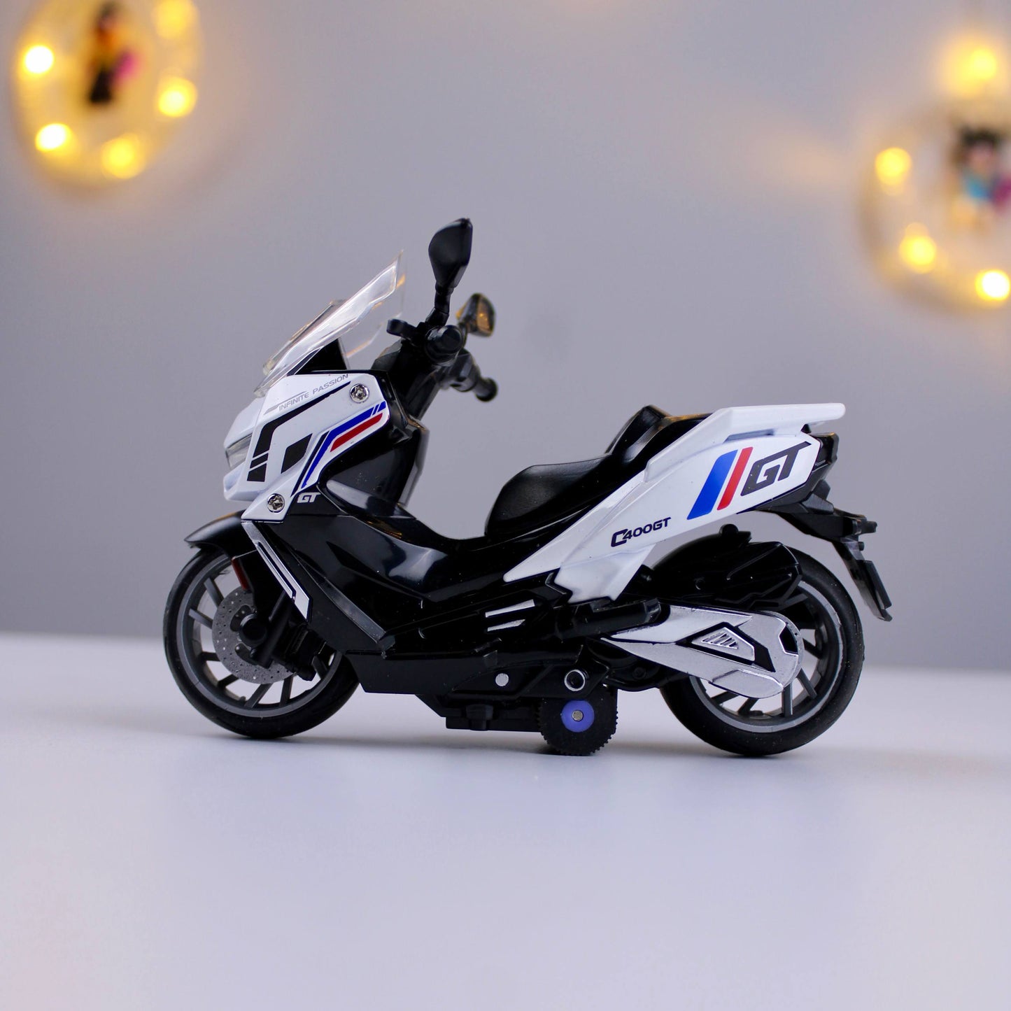 Metal Scooter Model – 1:14 Scale