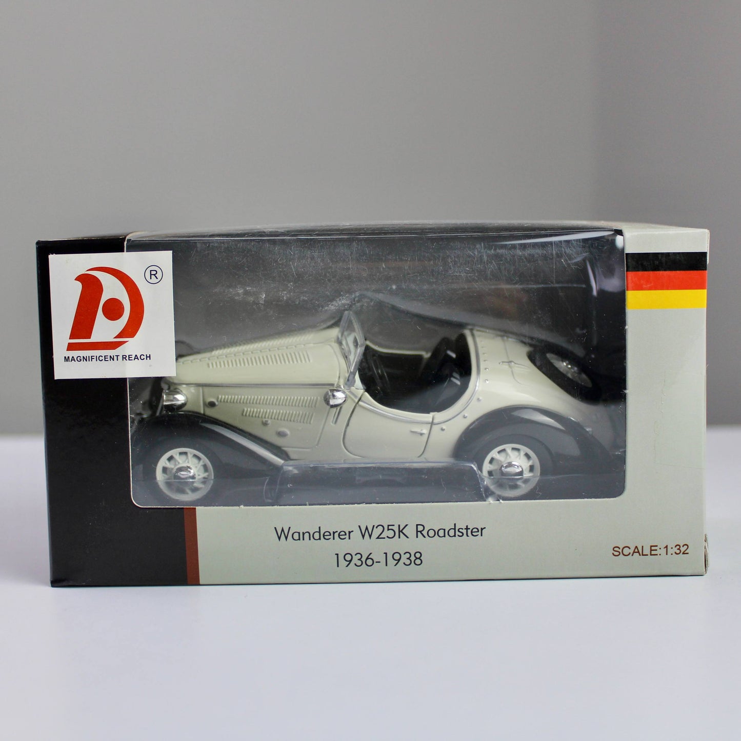 Audi Rover W25K Roadster Diecast Model – Classic Car (1:32)