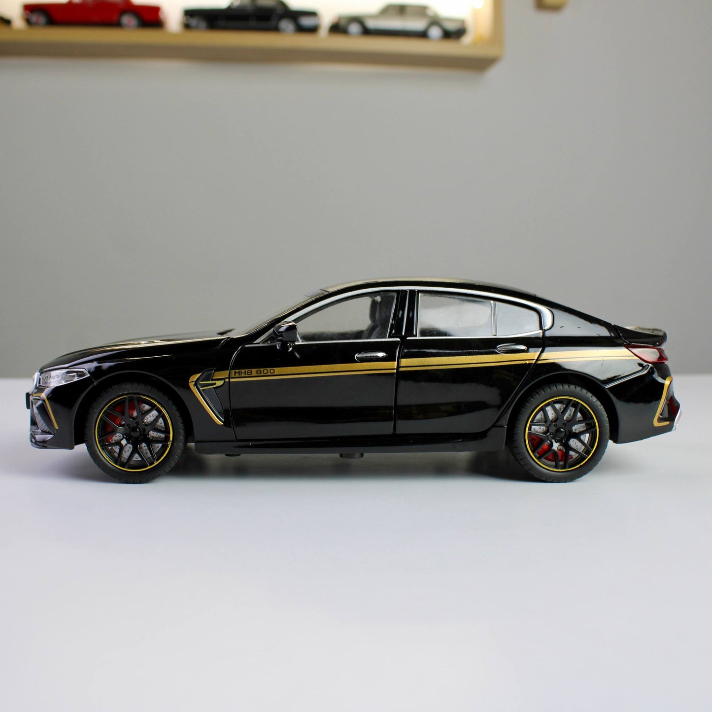 BMW M8 Competition 1:24 Diecast – Light & Sound
