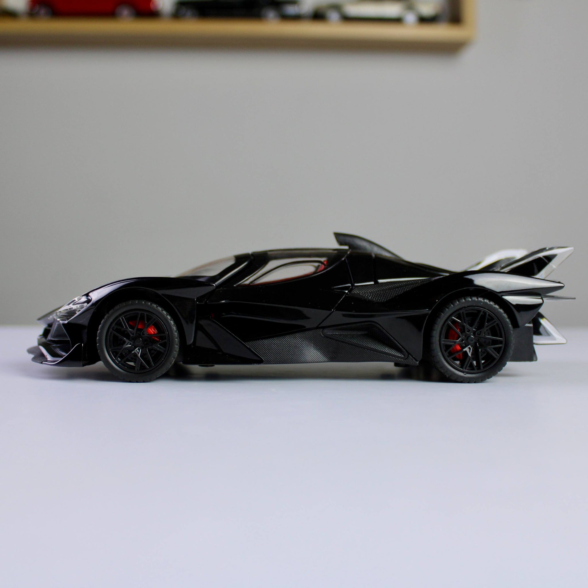 مجسم أبولو بروجيكت إيفو 1:24 مصبوب - أضواء وسحب للخلف