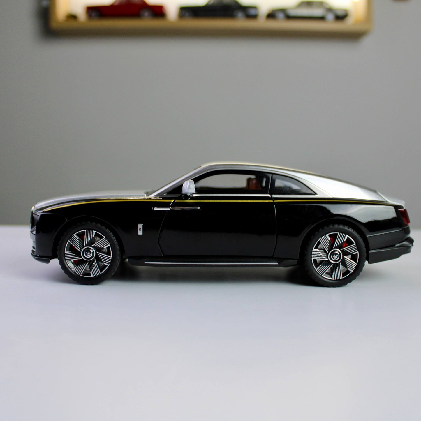 Rolls-Royce Spectre 1:24 Diecast – Light, Sound