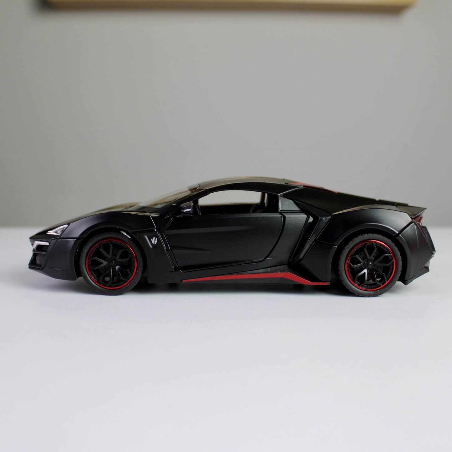 Lykan Hypersport Diecast Model – 1:24 Scale