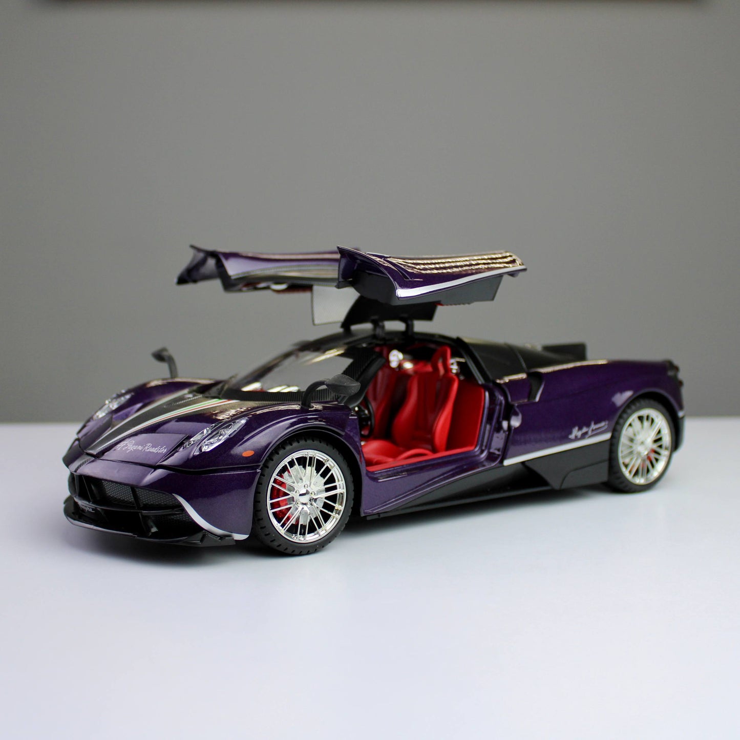 Pagani Huayra Diecast Model – 1:18 Scale (Magnificent Reach)