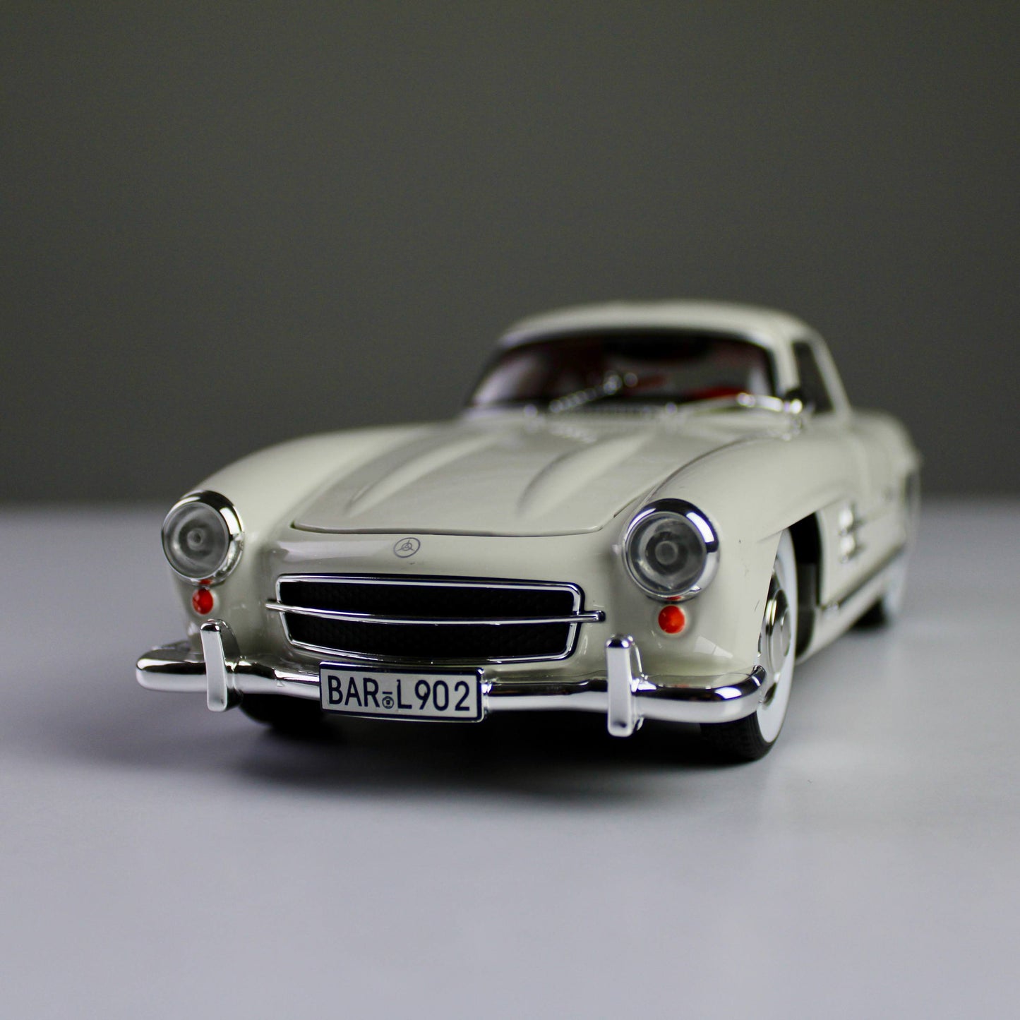 Mercedes-Benz 300SL Gullwing 1:24 Die-Cast