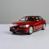 Bburago Alfa Romeo Giulia 1:24 Die-Cast Model Car