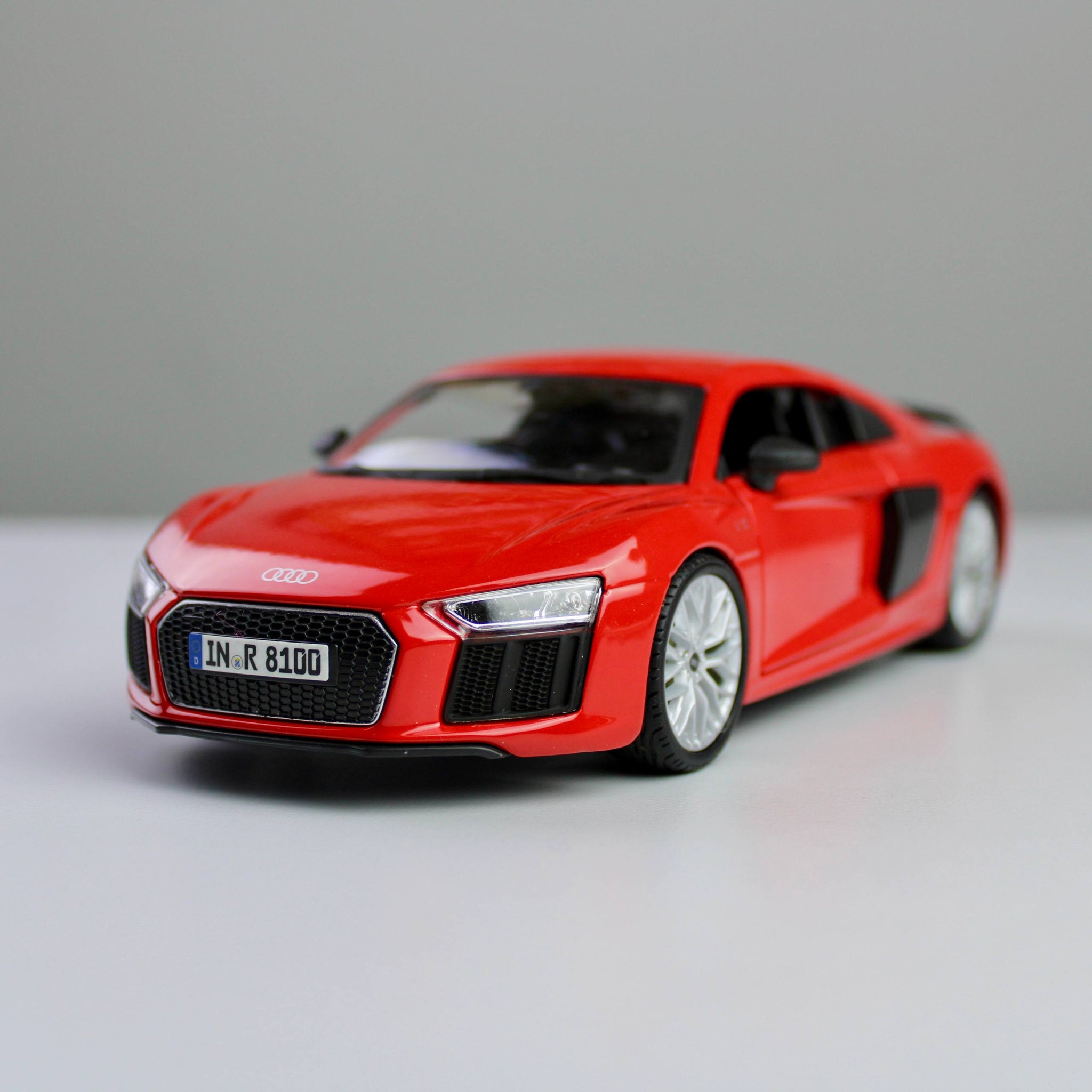 سيارة مايستو أودي R8 V10 بلس نموذجية مصبوبة بمقياس 1:24