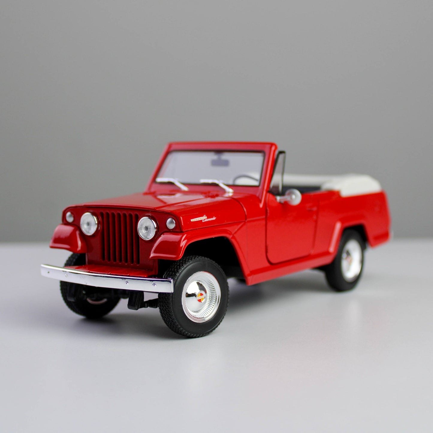 Welly Jeep Jeepster Commando 1967 Roadster 1:24 Die-Cast Model
