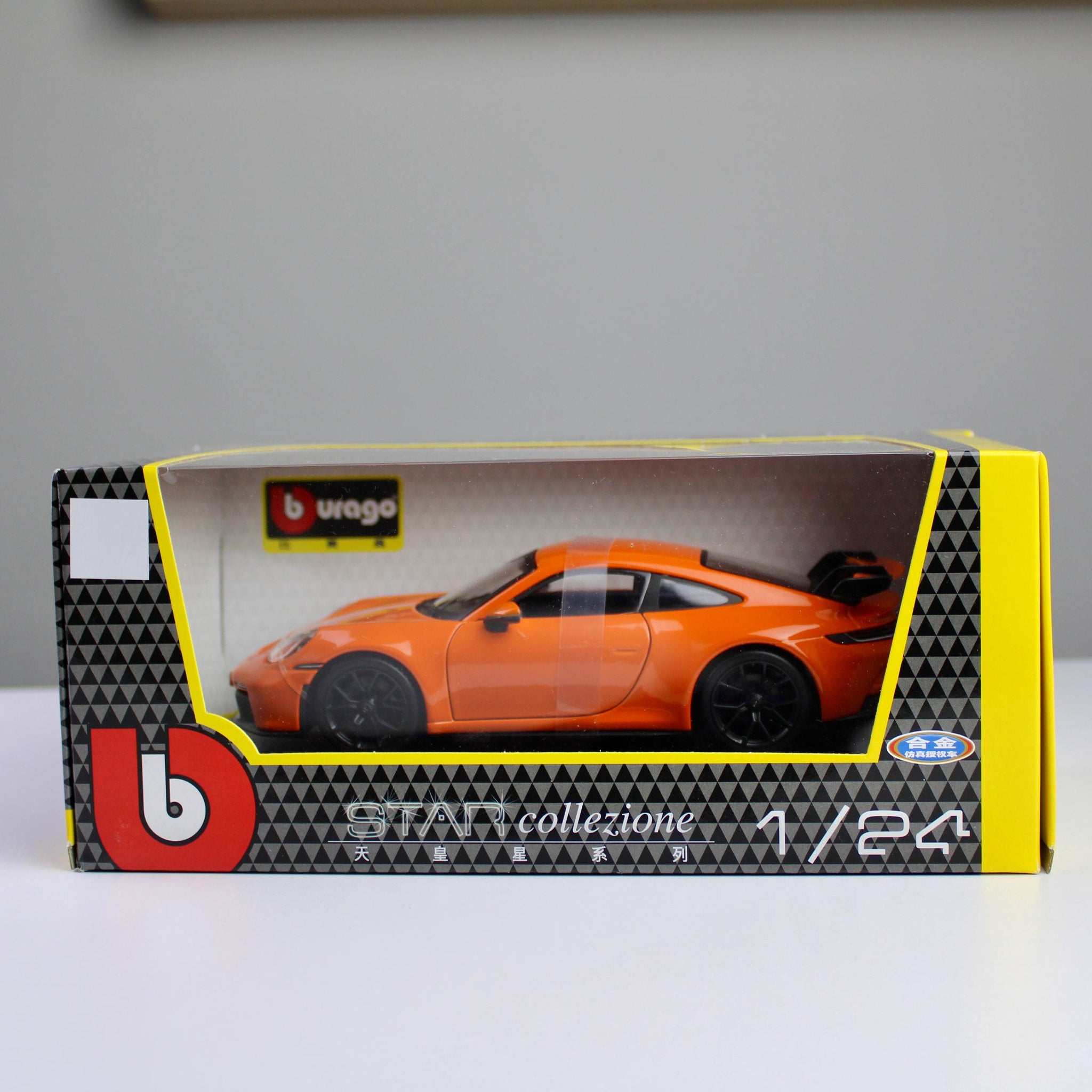 سيارة نموذج بورش 911 GT3 من Bburago بمقياس 1:24 - مجموعة ستار