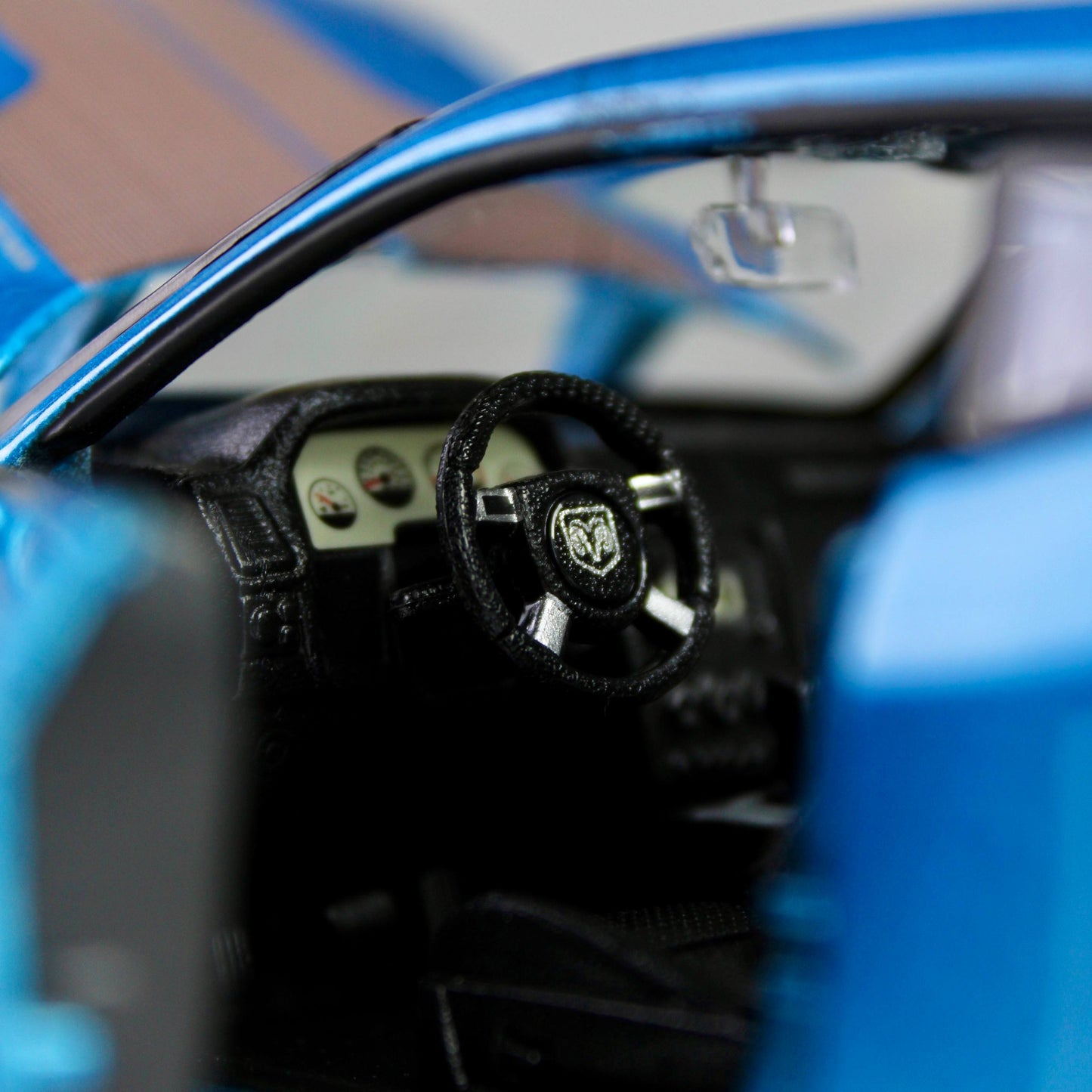 Maisto Dodge Challenger SRT8 2008 1:24 Die-Cast Model Car
