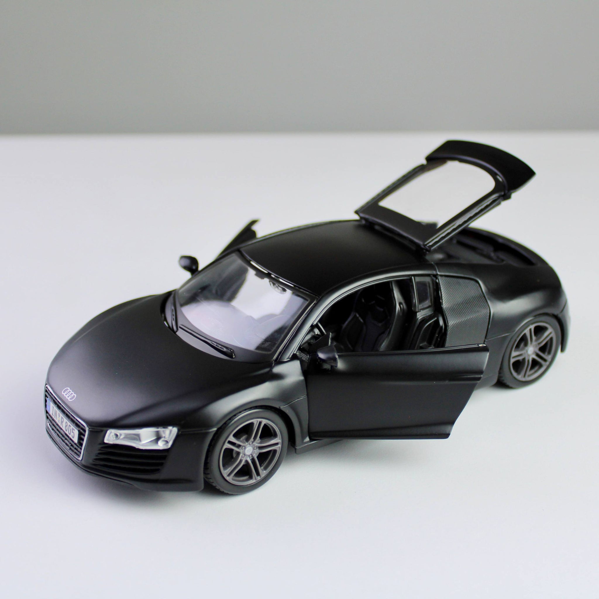 Maisto Audi R8 V10 Plus 1:24 Die-Cast Model Car