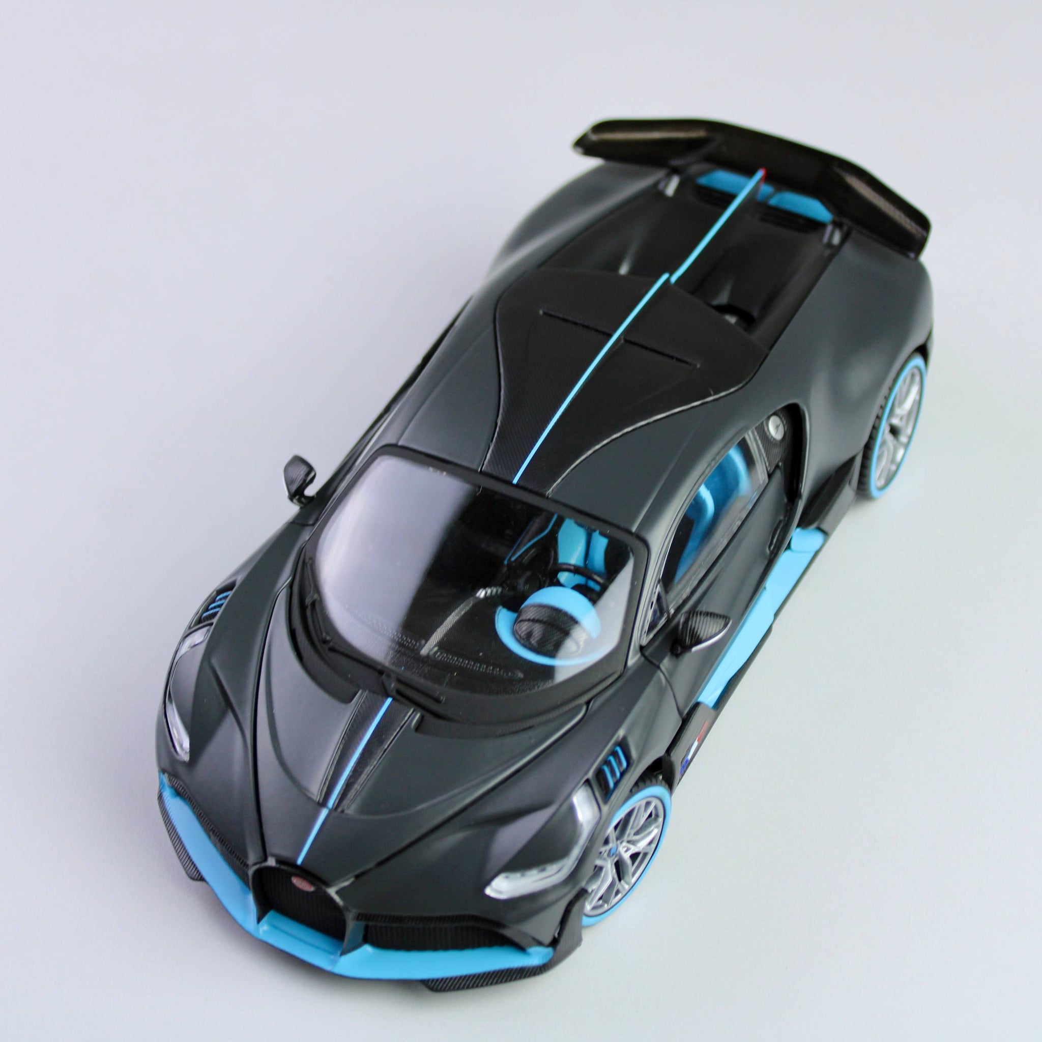 Maisto Bugatti Divo 1:24 Die-Cast Model Car