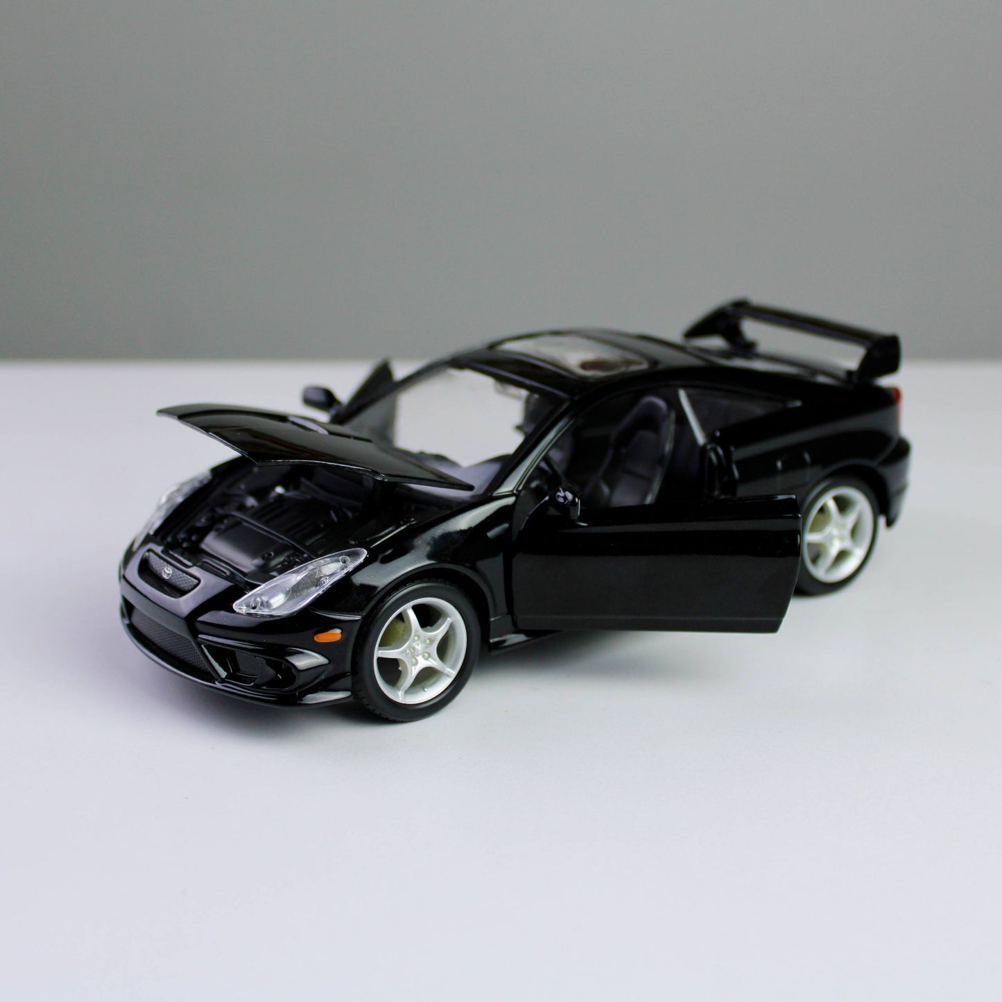 Maisto Toyota Celica GT-S 2004 1:24 Die-Cast Model Car