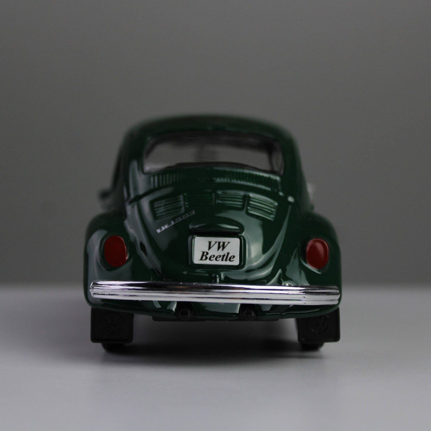 Maisto Volkswagen Beetle 1:24 Die-Cast Model Car