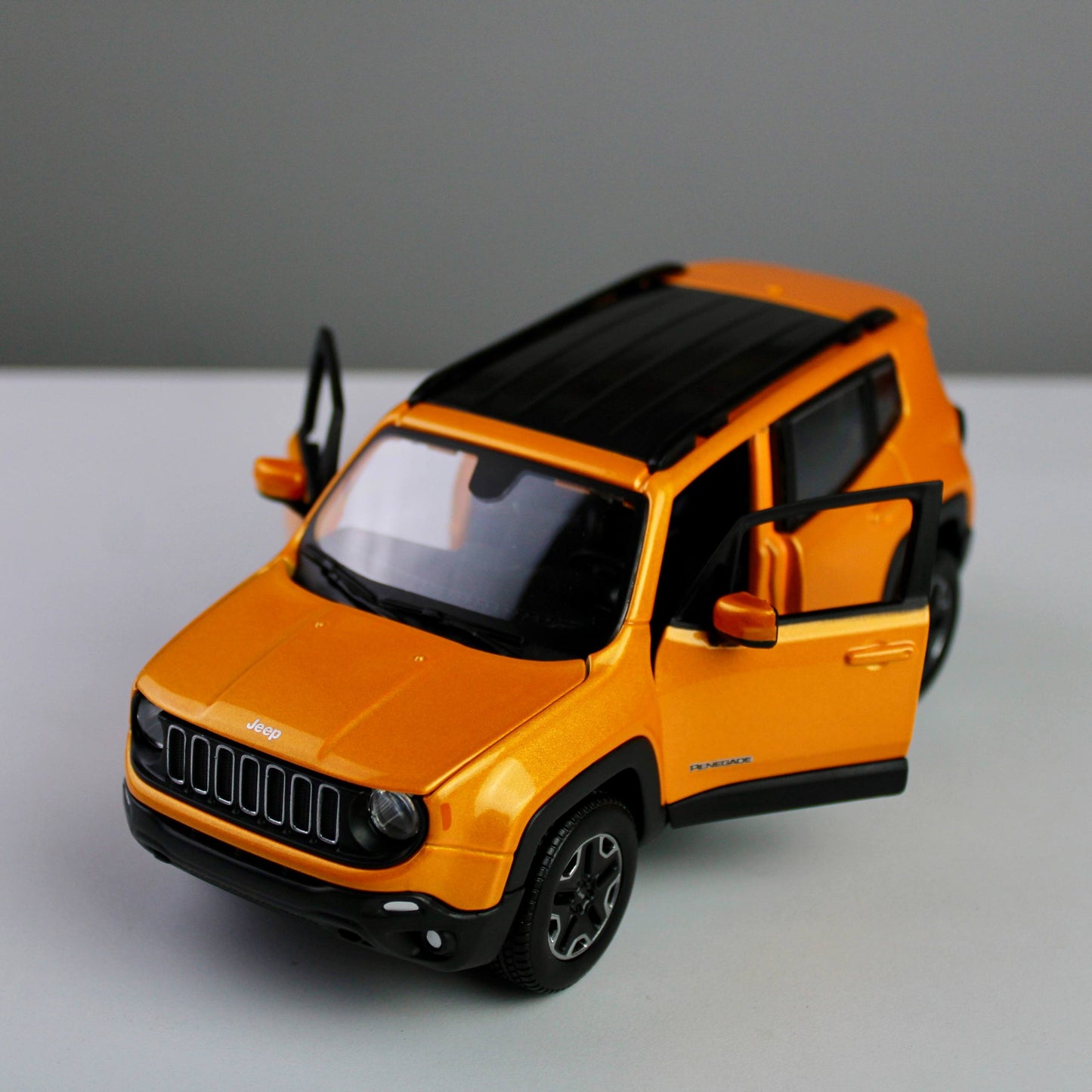 Maisto Jeep Renegade 1:24 Die-Cast Model SUV