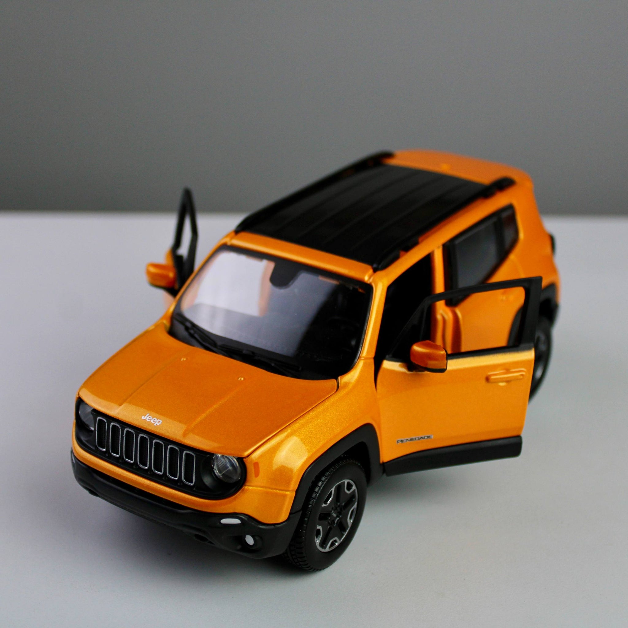 Maisto Jeep Renegade 1:24 Die-Cast Model SUV