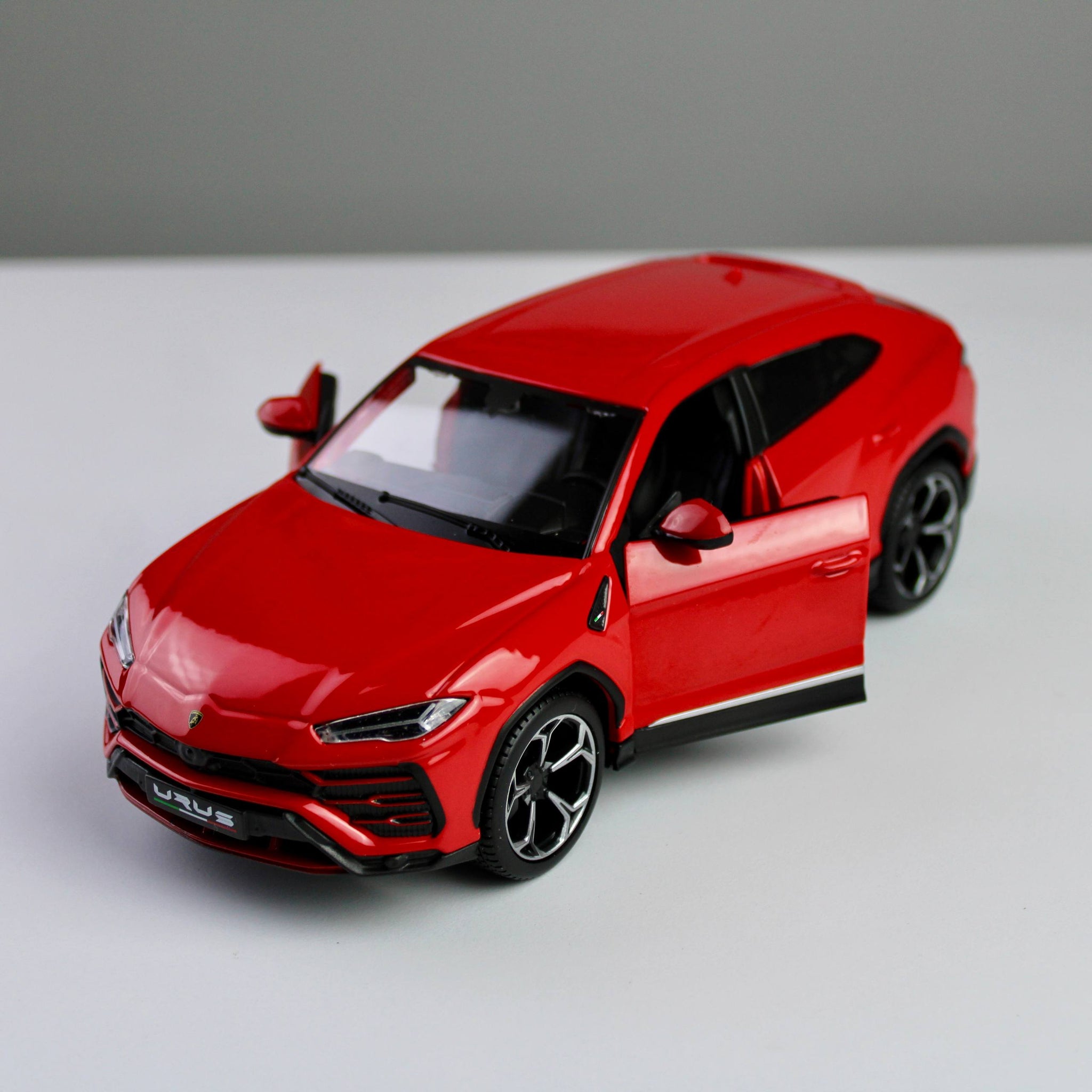 Maisto Lamborghini Urus 1:24 Die-Cast Model SUV