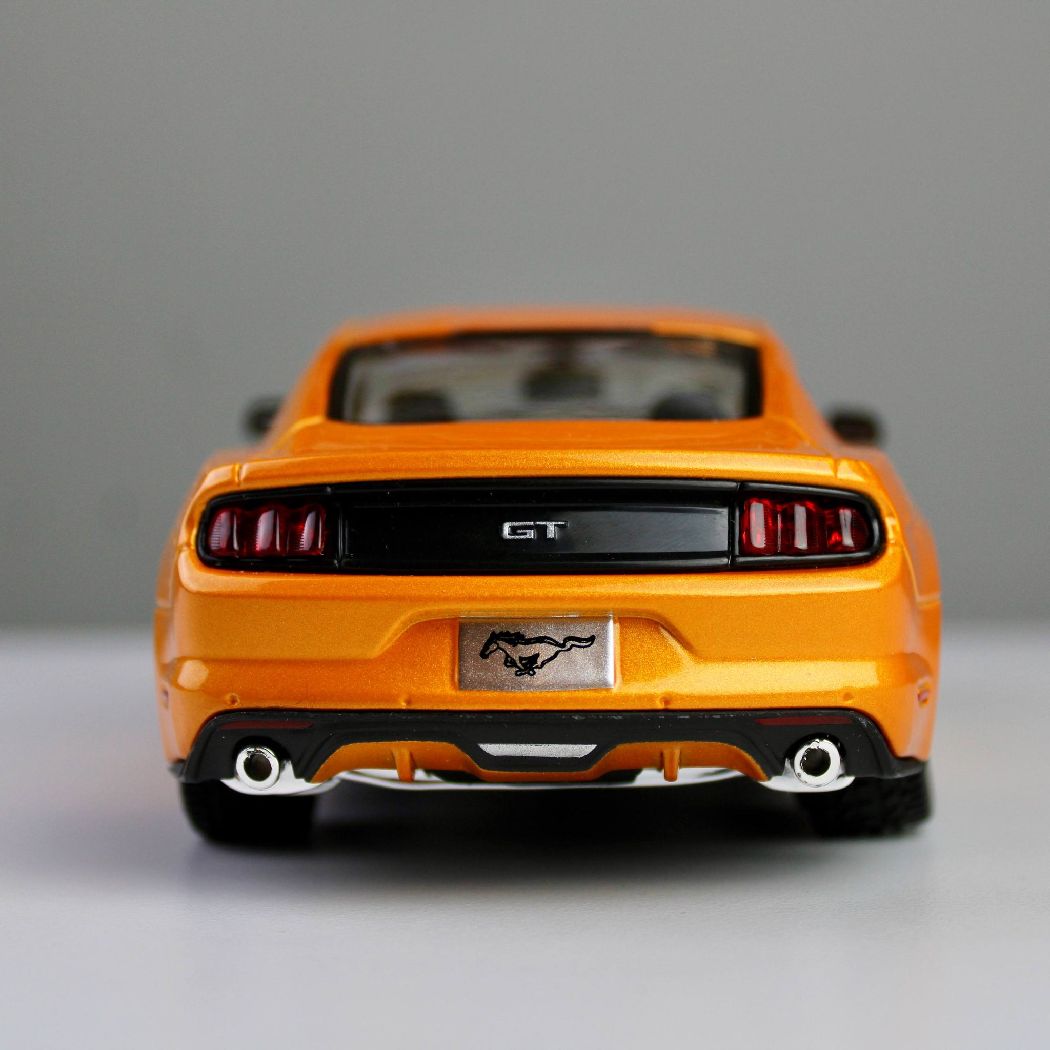 Maisto Ford Mustang GT 2015 1:24 Die-Cast Model Car