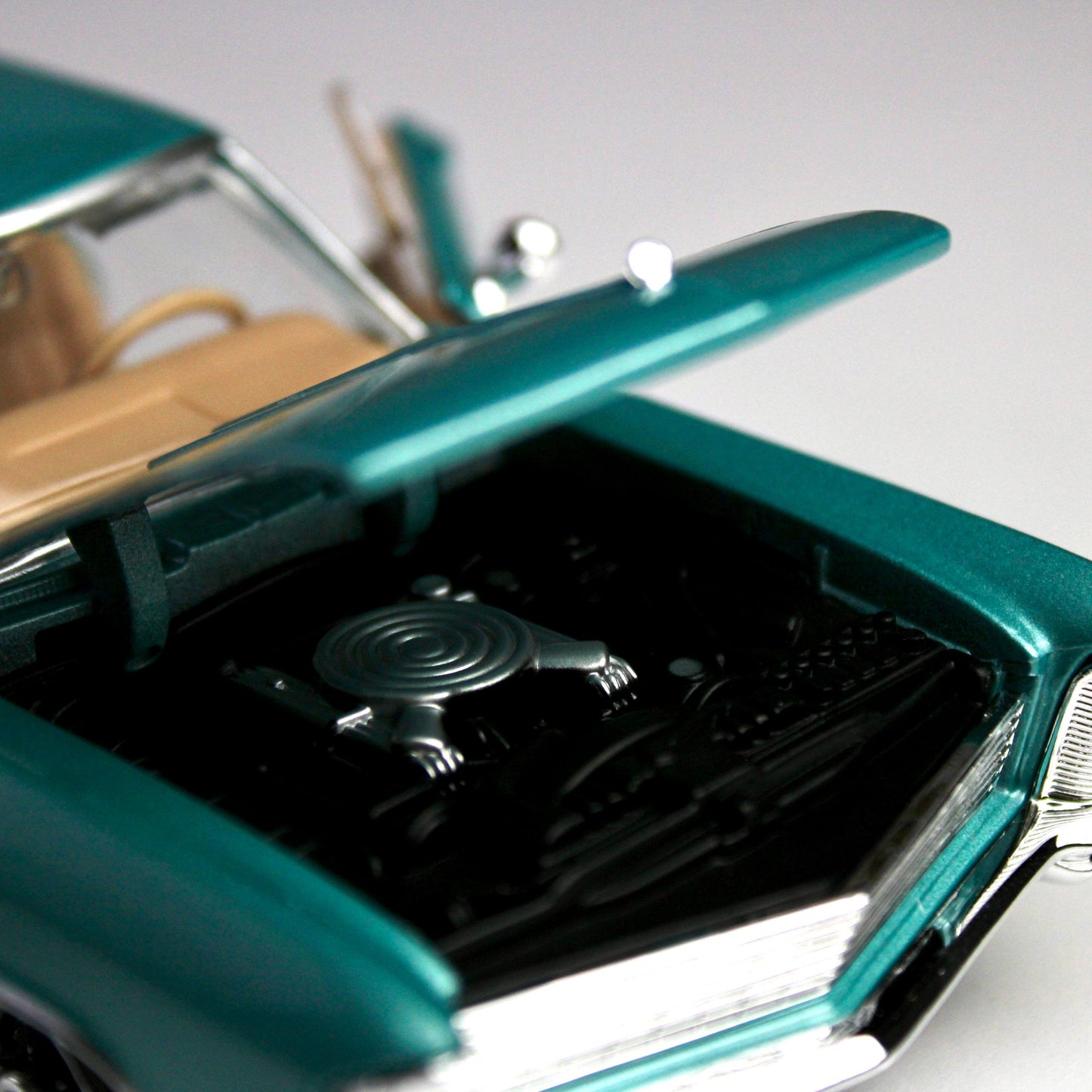 Maisto Buick Riviera 1965 1:26 Die-Cast Model Car – Special Edition