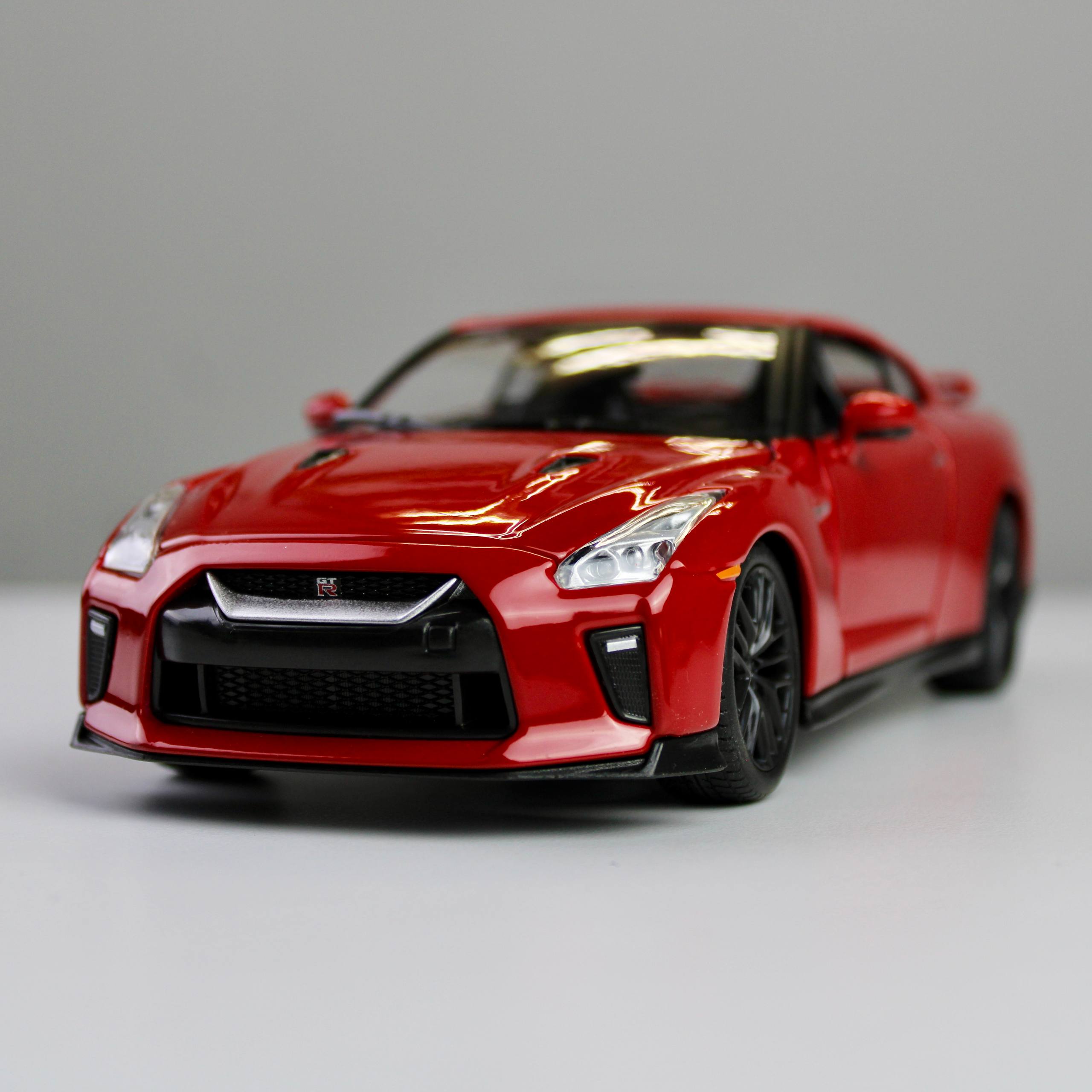 Bburago Nissan GT-R 2017 1:24 Die-Cast Model Car – AS Toys Shop