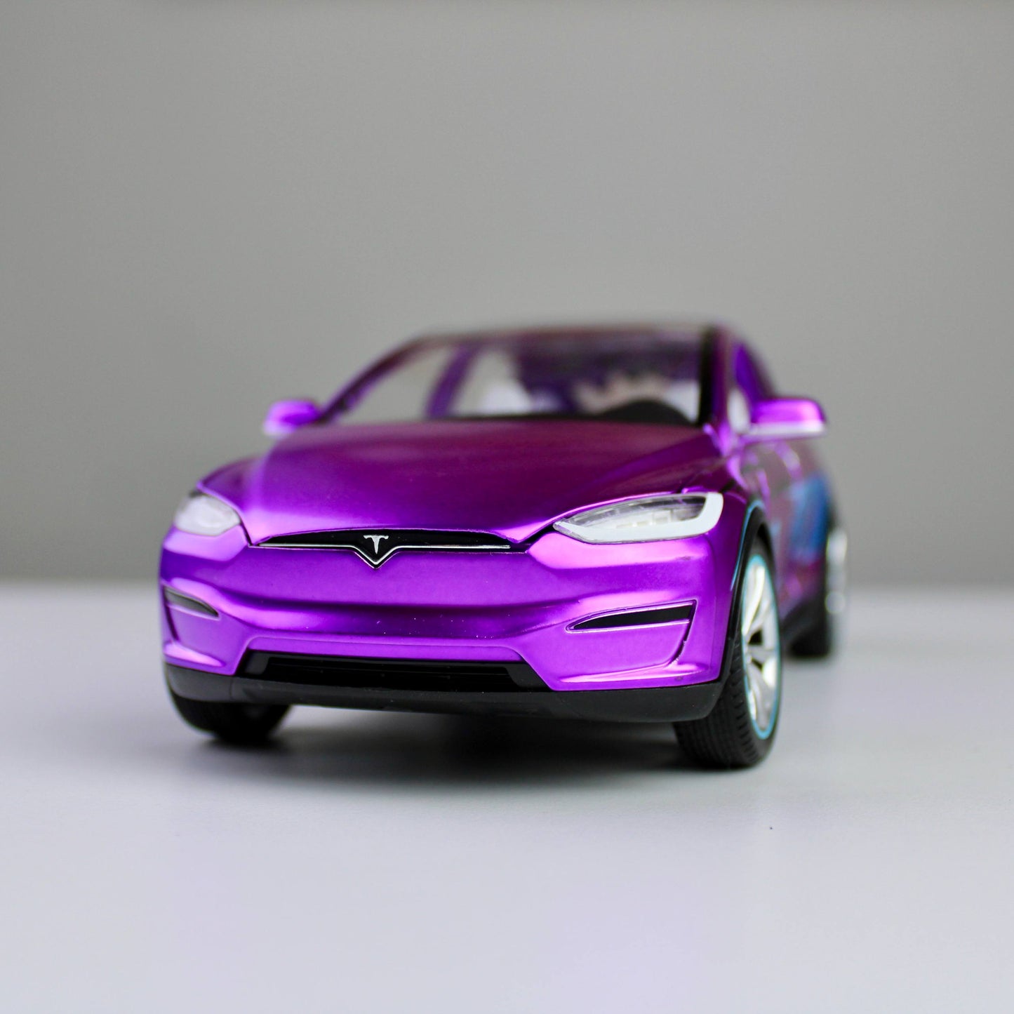 Tesla Model X 1:24 Die-Cast Model Car