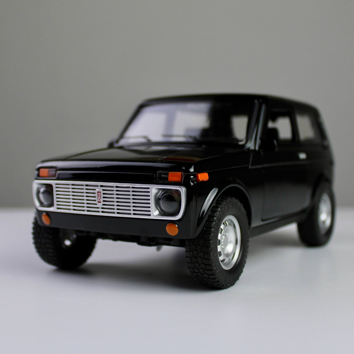 Lada Niva 1:18 Die-Cast Model SUV