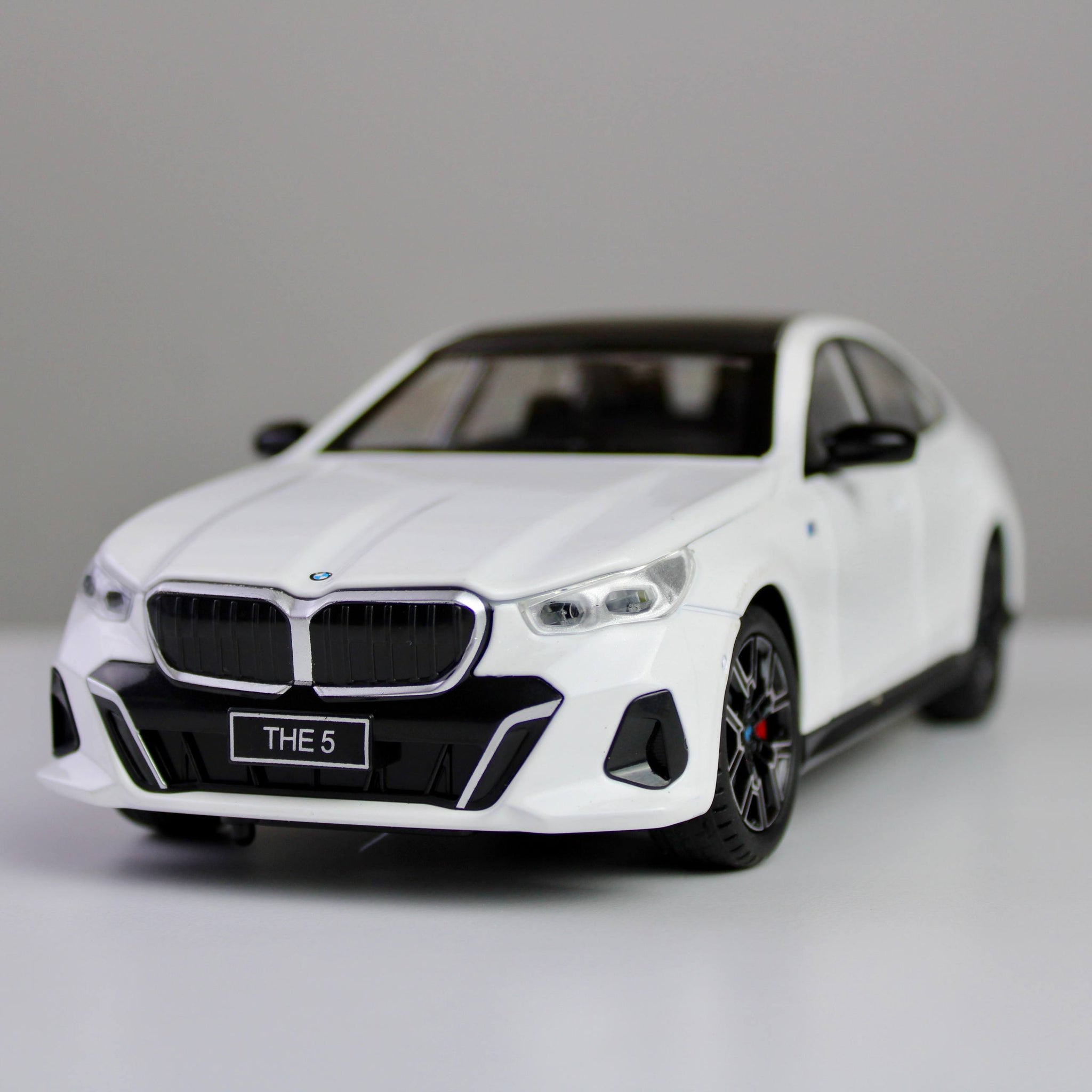 BMW 530Li 1:24 Die-Cast Model Car