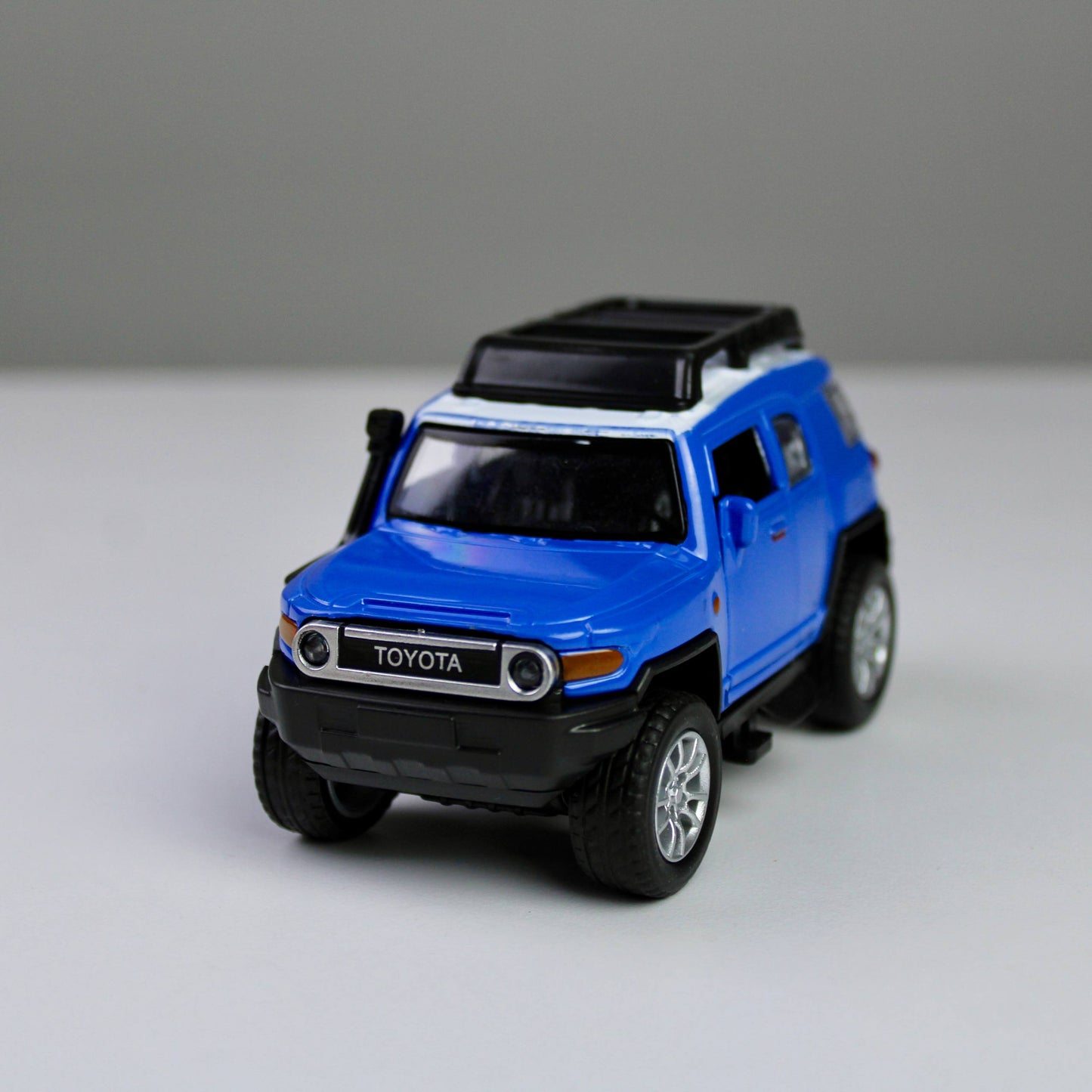 Toyota FJ Cruiser Diecast Model 1:38