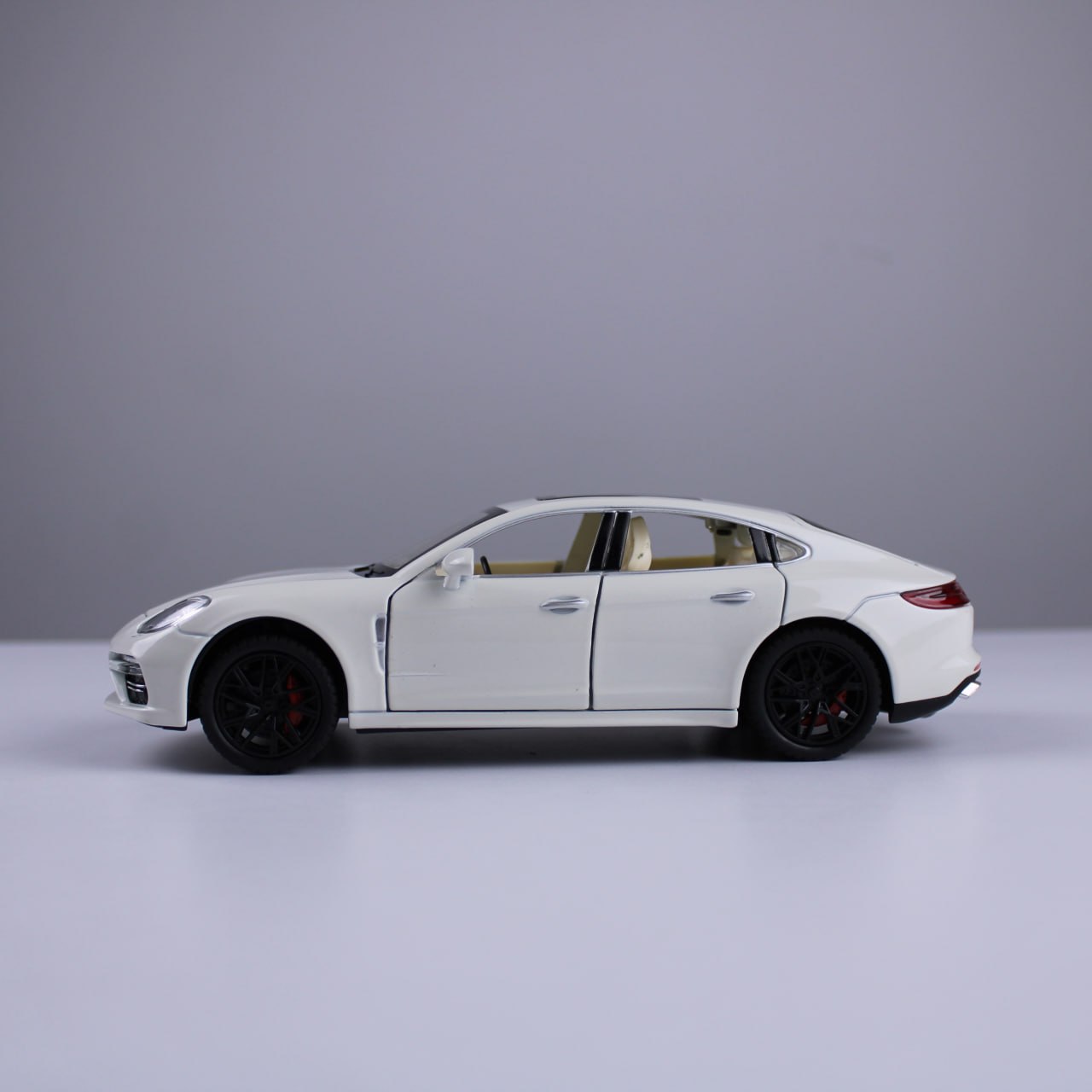 Porsche Panamera Diecast Model – Realistic Luxury Car Replica