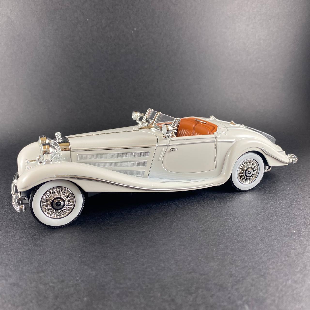 Mercedes Classic 500K 1:24 Scale Die-Cast Model Car