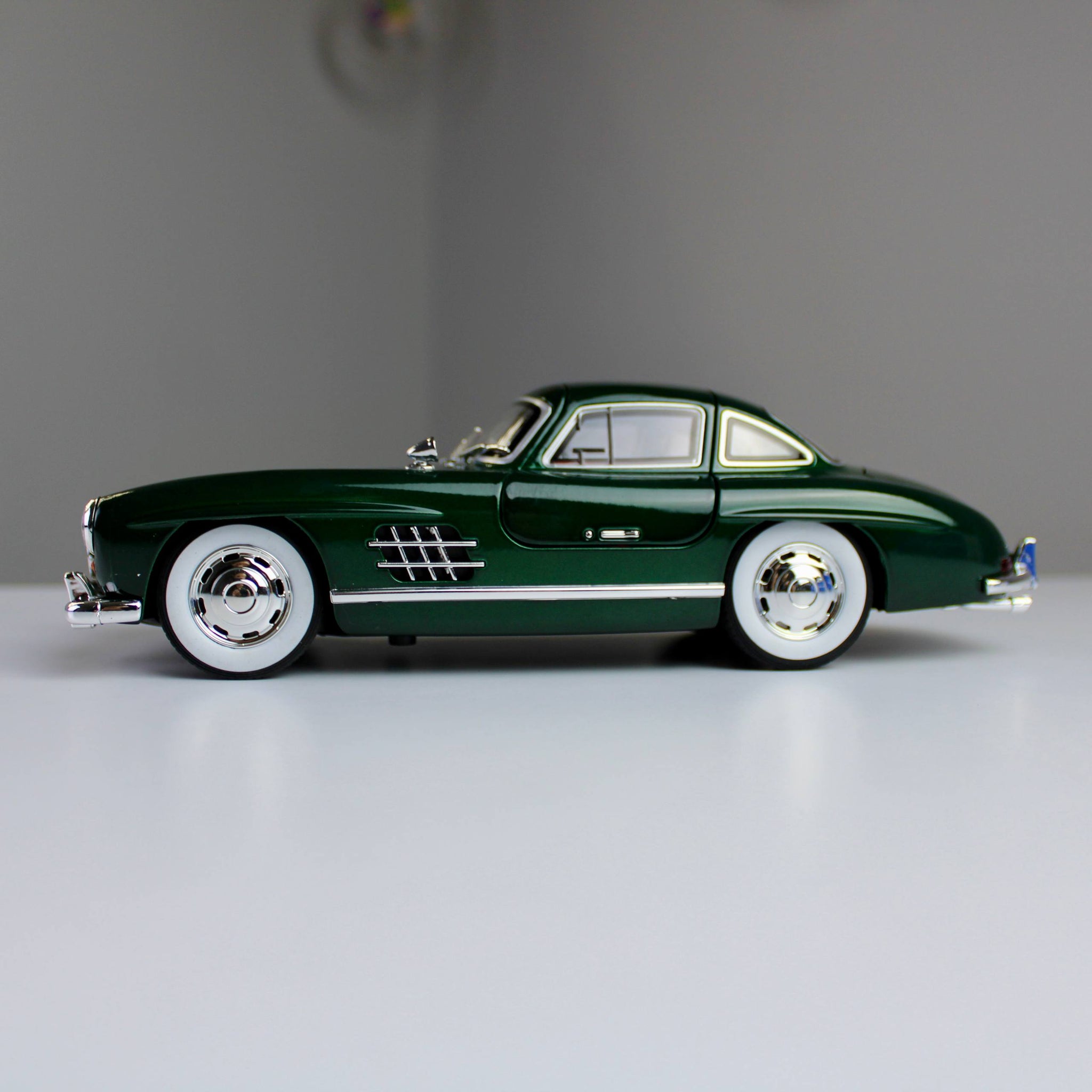 Mercedes-Benz 300SL Diecast Model – 1:24 Scale