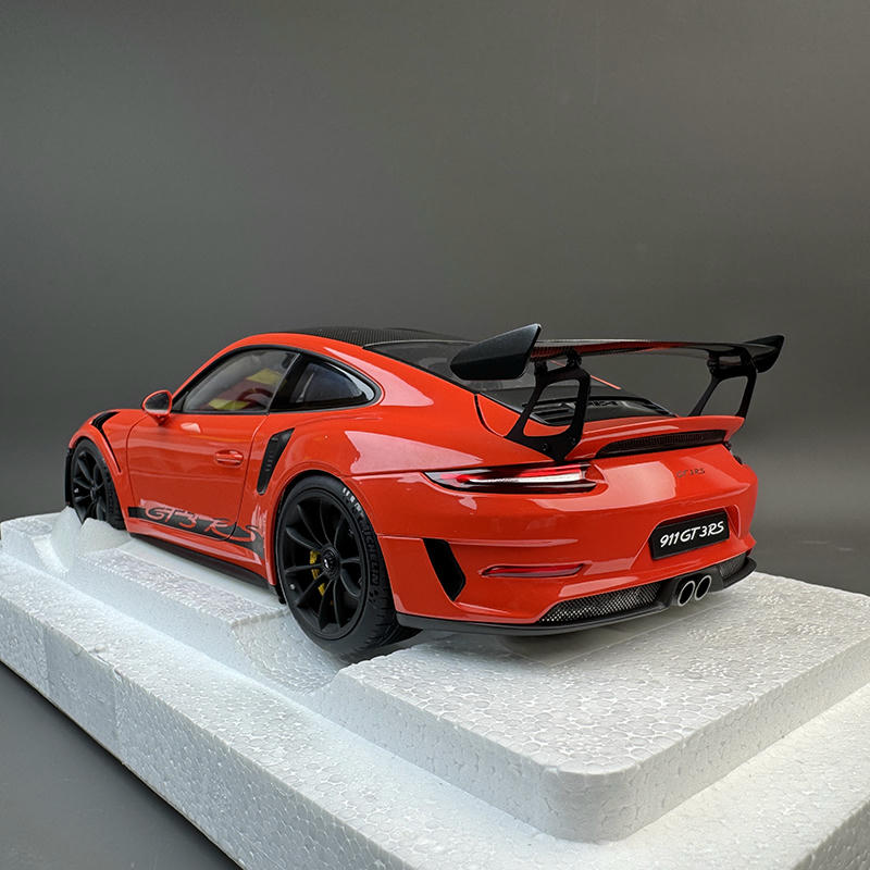 نموذج ويللي بورشه 911 GT3 RS المصبوب 1:18 - إصدار جي تي أوتوز (997)