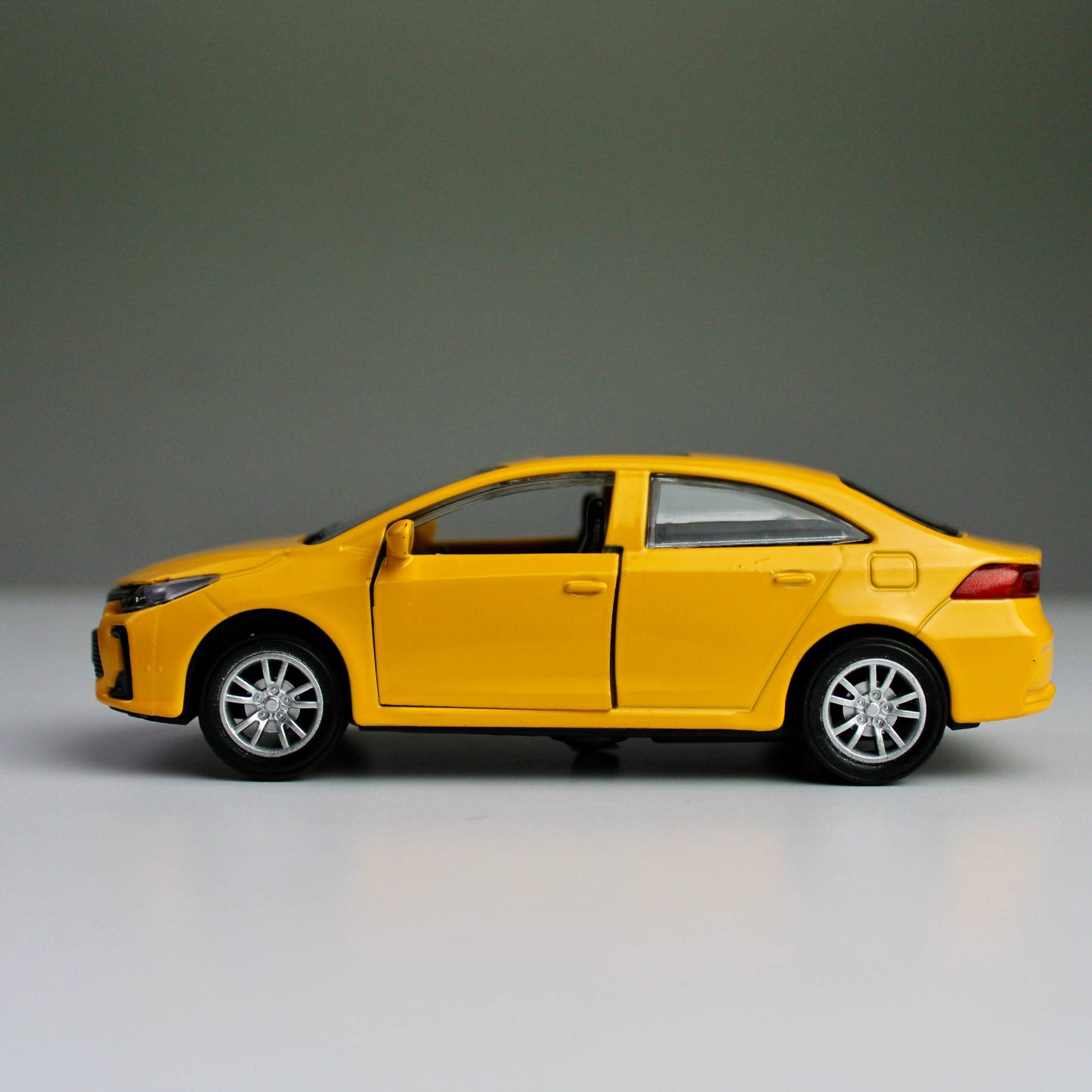 Toyota Corolla Diecast Model 1:38
