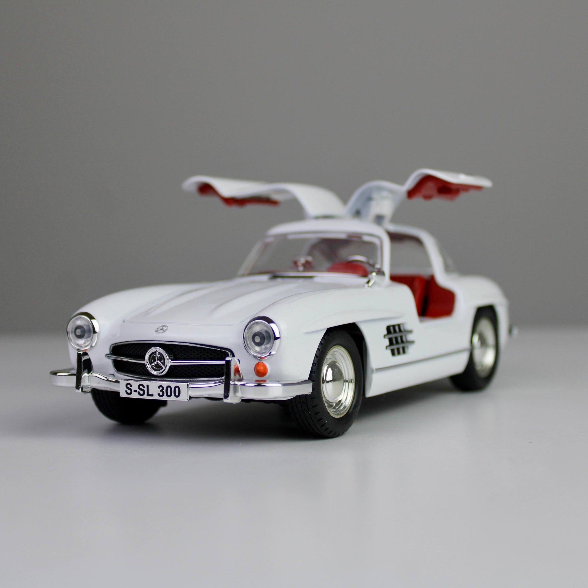 Mercedes-Benz 300 SL Die-Cast Model – Opening Doors, Lights & Sounds