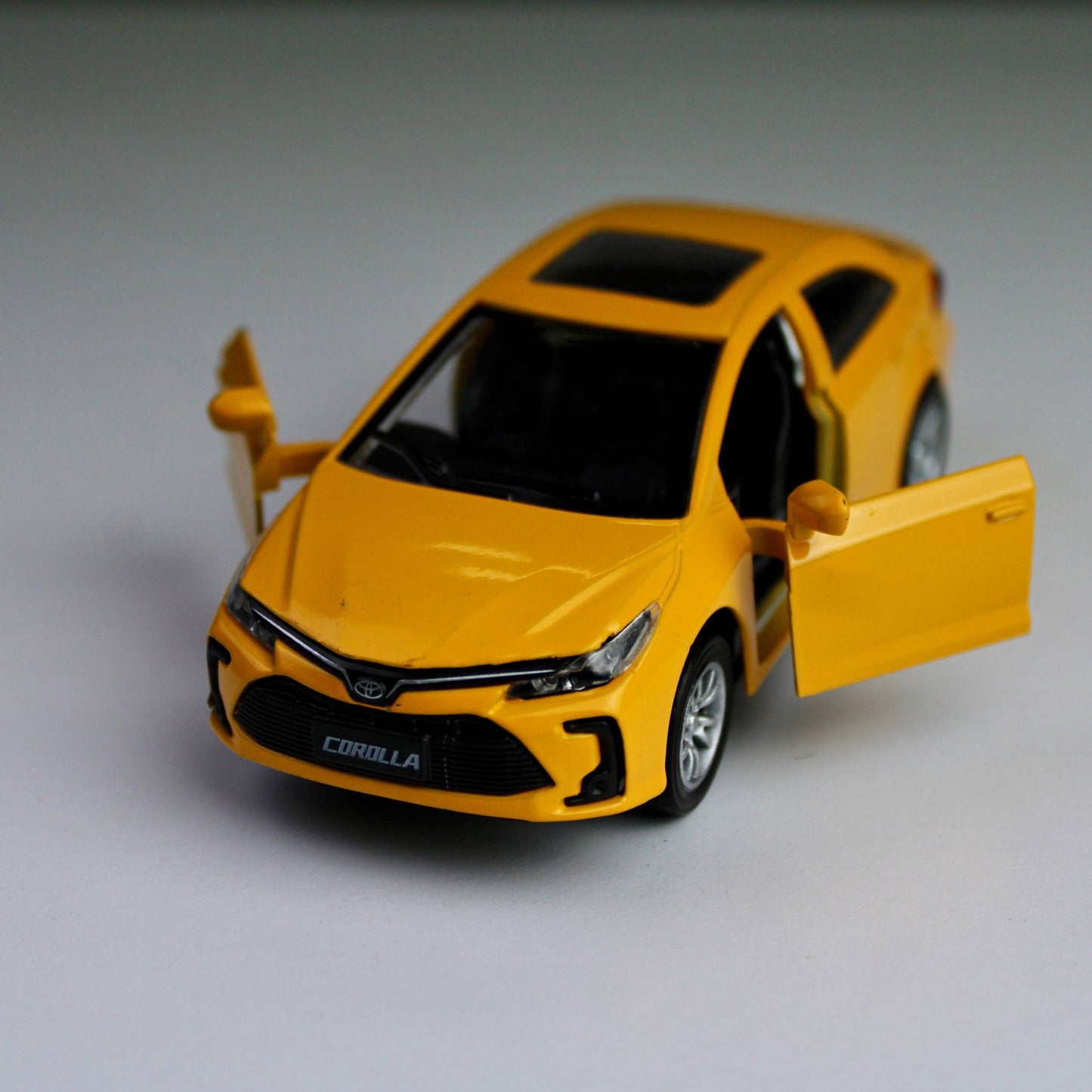 Toyota Corolla Diecast Model 1:38