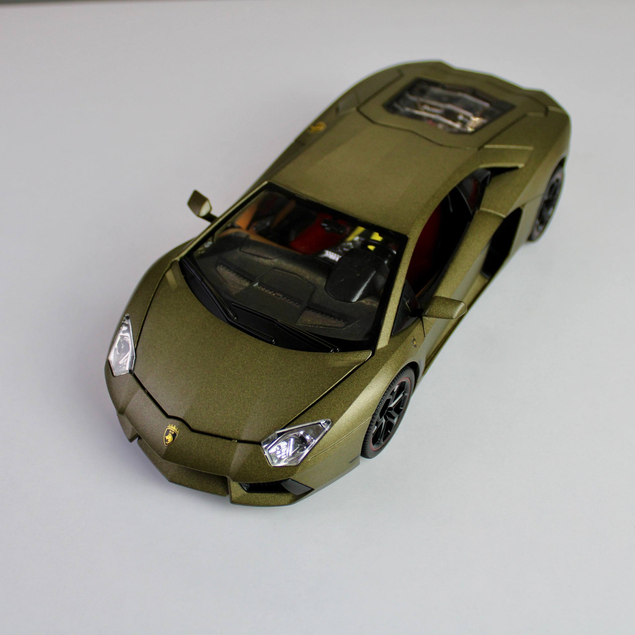 Lamborghini Countach LPI 800-4 Diecast Model – Luxury Supercar Replica (1:18)