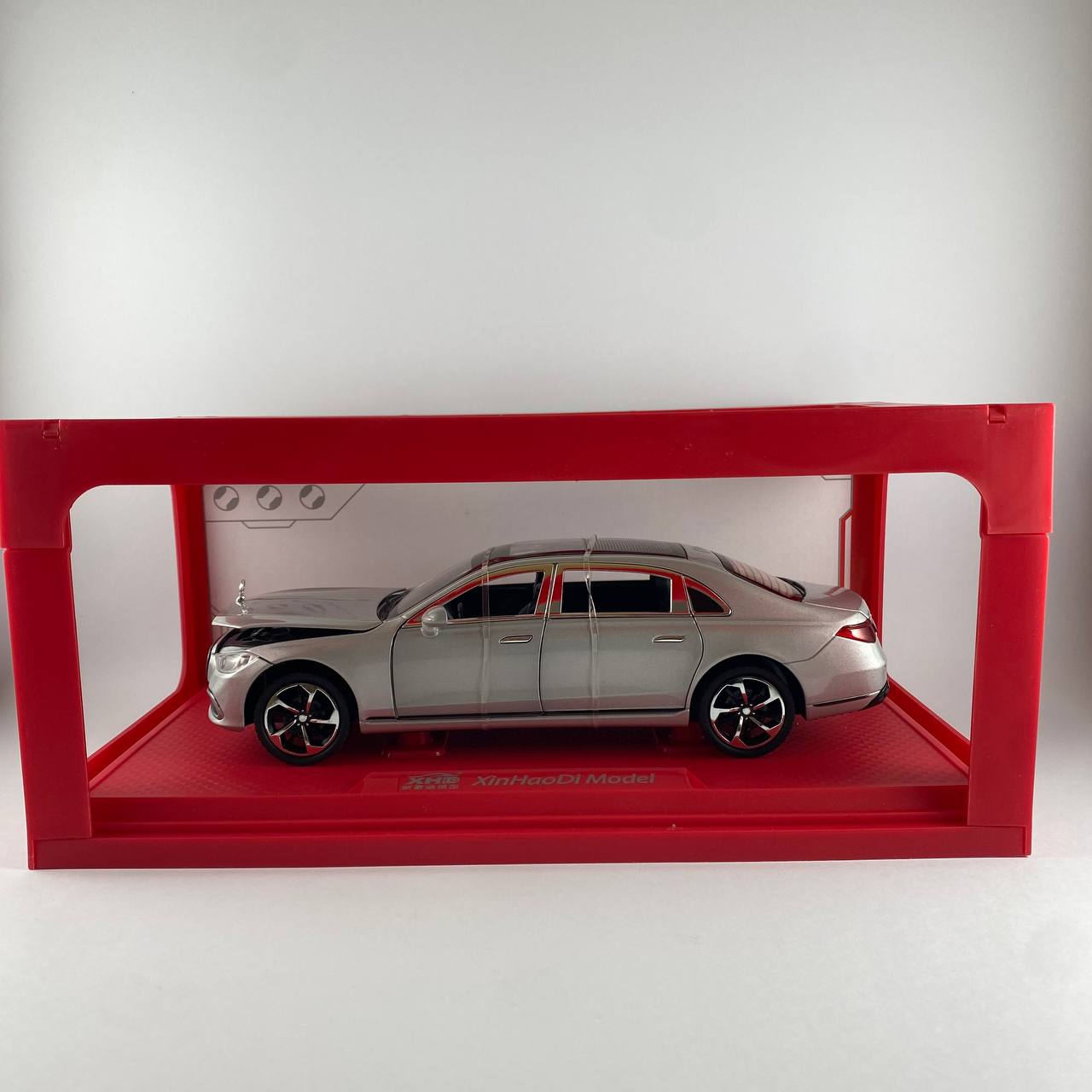 Mercedes-Benz S-Class 1:24 Scale Die-Cast Model Car