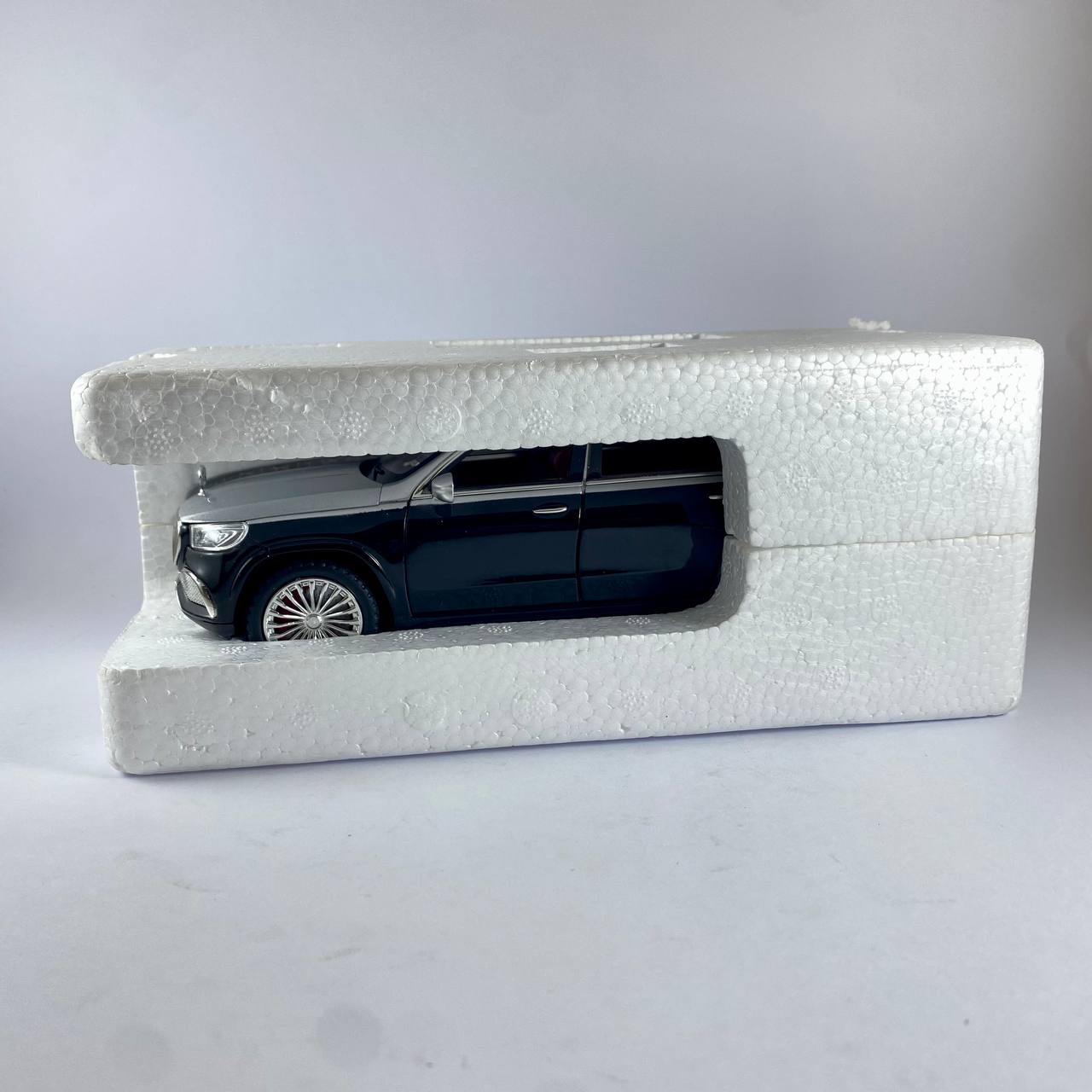 Mercedes-Maybach GLS 600 1:24 Scale Die-Cast Model Car