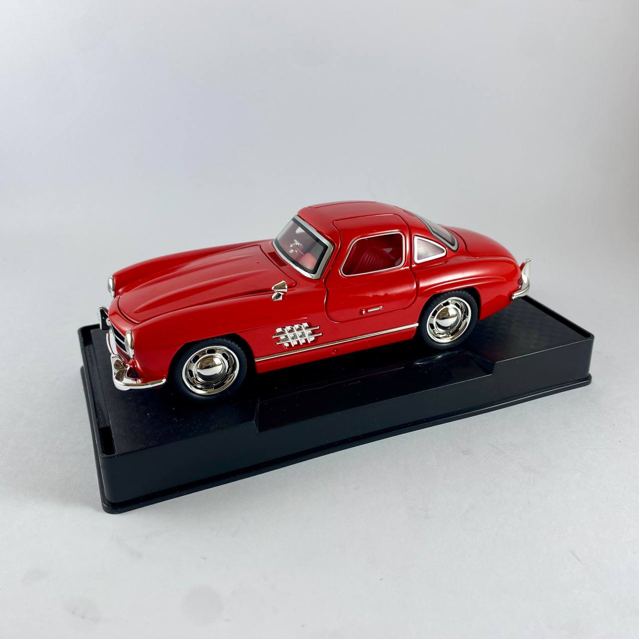 Mercedes-Benz 300SL 1:32 Scale Die-Cast Model Car