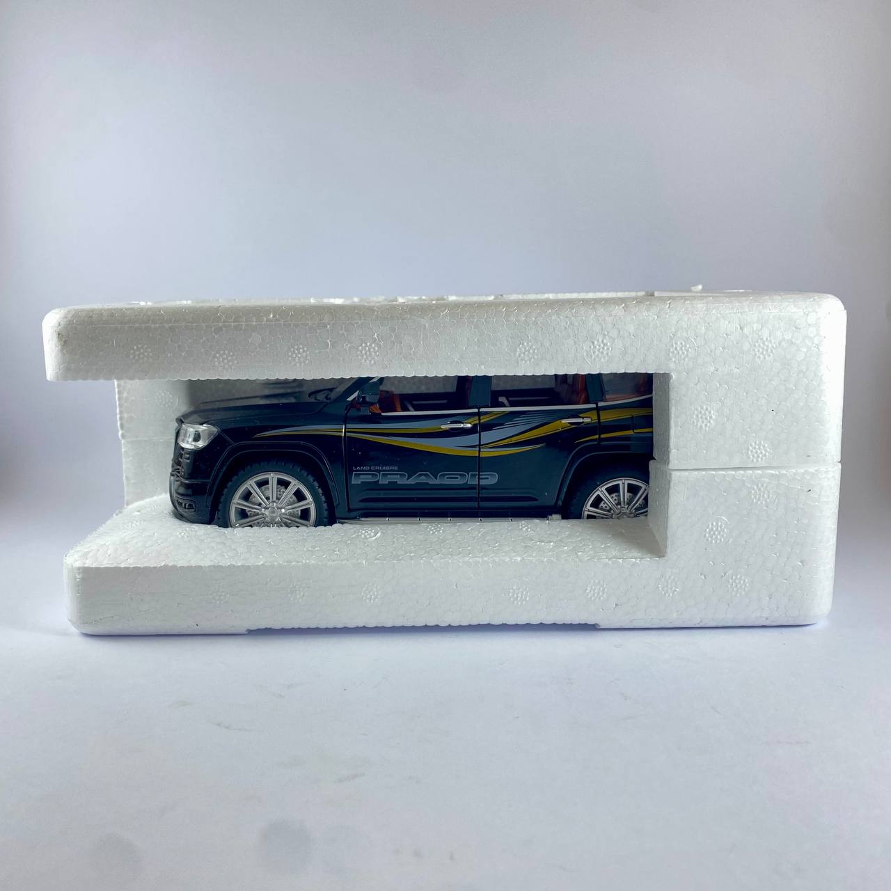 Toyota Land Cruiser 1:24 Scale Die-Cast Model Car