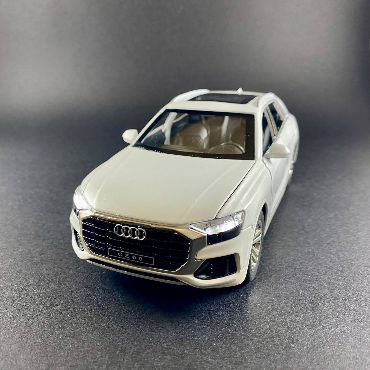 Audi Q8 1:24 Scale Die-Cast Model Car