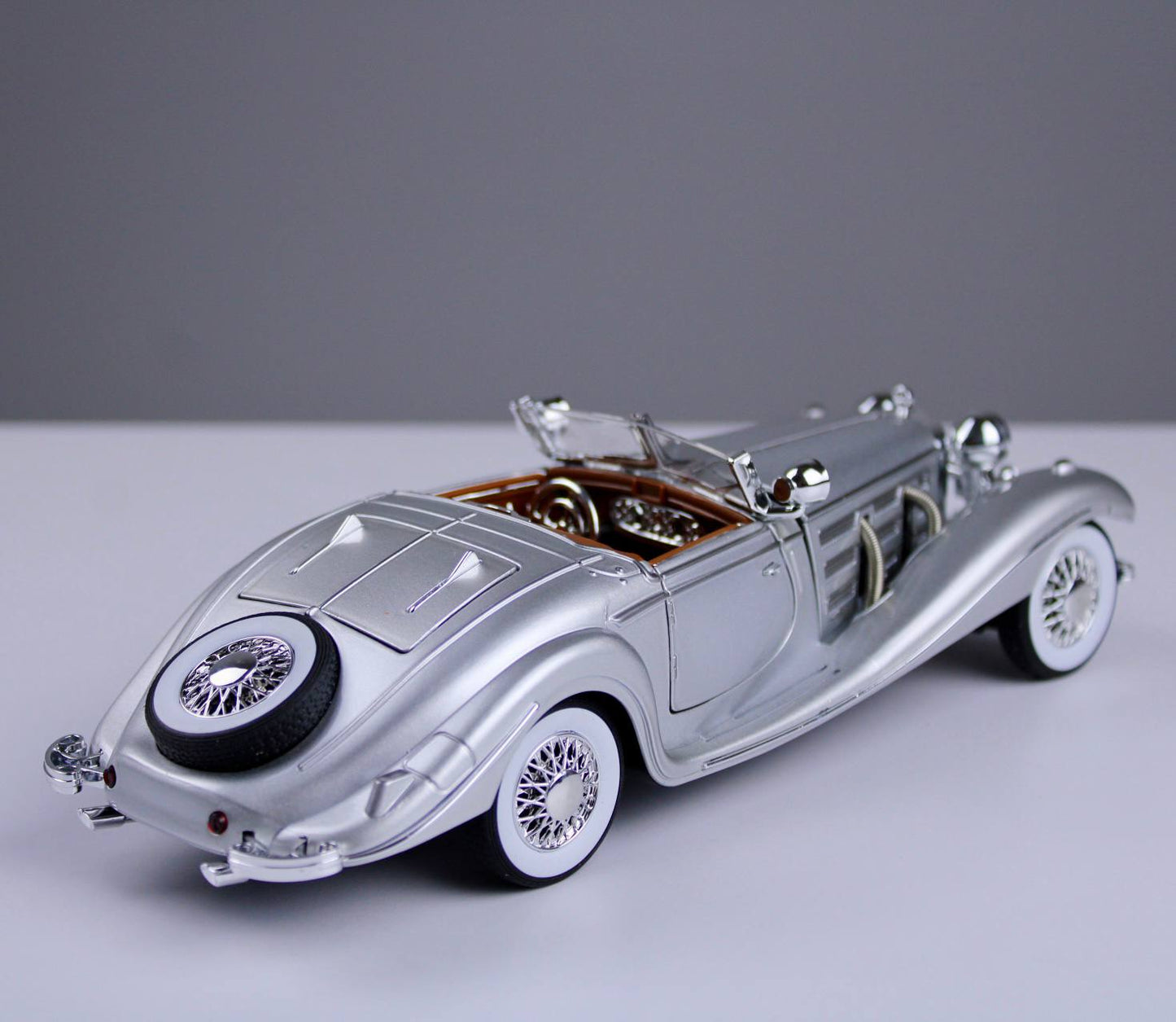 Mercedes Classic 500K 1:24 Scale Die-Cast Model Car
