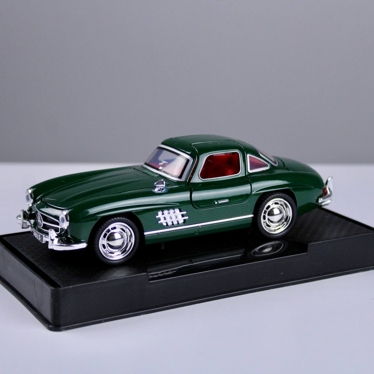 Mercedes-Benz 300SL 1:32 Scale Die-Cast Model Car