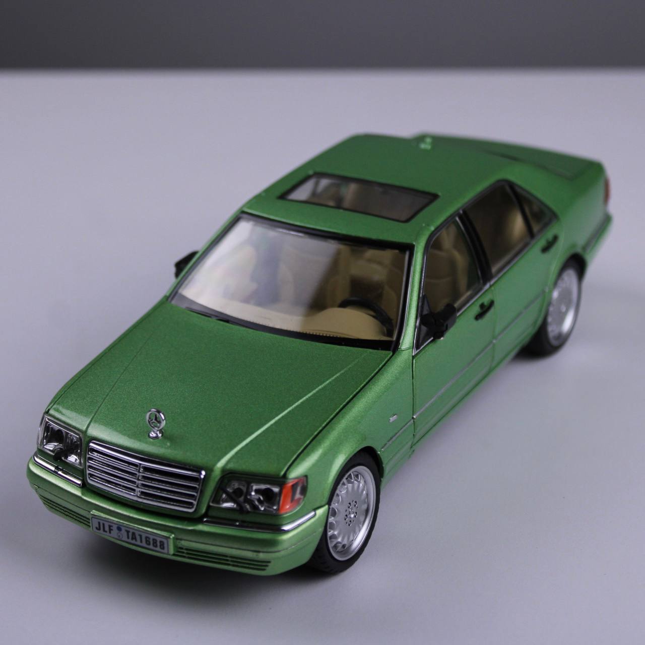 سيارة مرسيدس بنز S320 كلاسيك المعدنية بمقياس 1:24