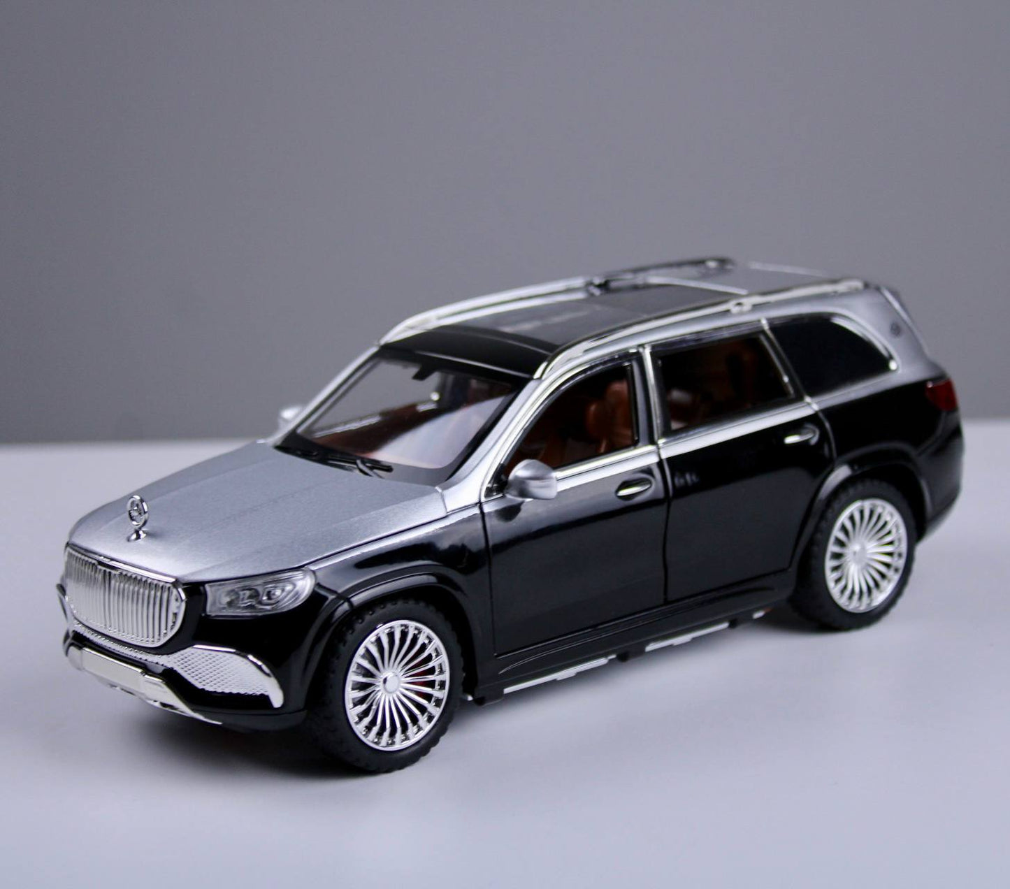 Mercedes Maybach GLS 600 Model Car – 1:24 Scale
