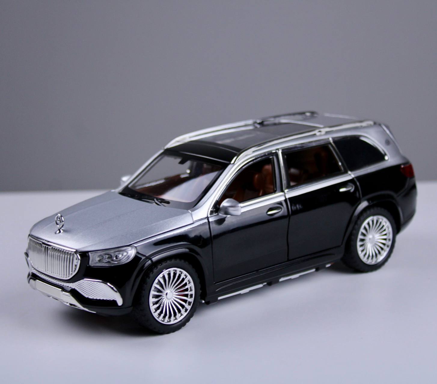 Mercedes Maybach GLS 600 Model Car – 1:24 Scale