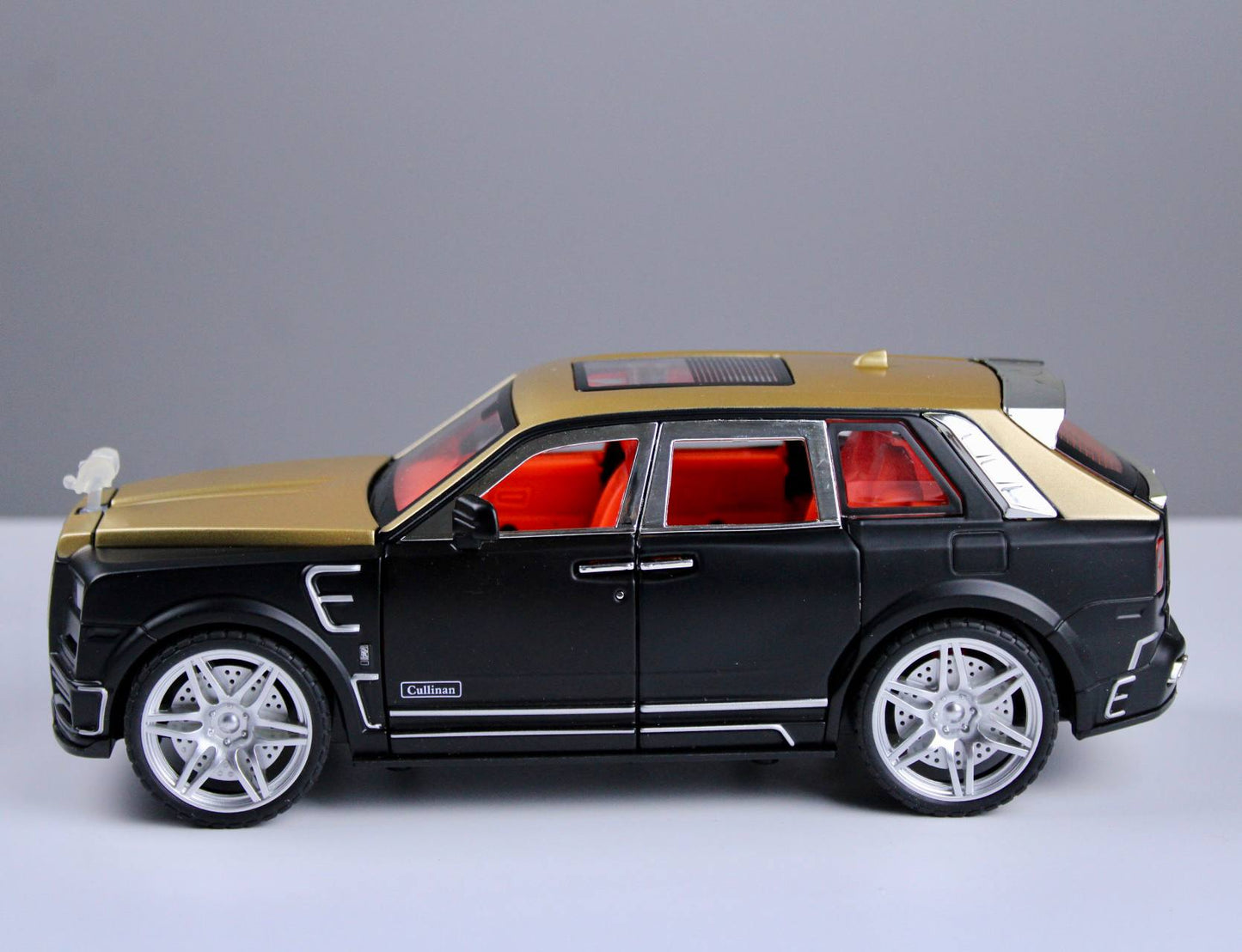 Rolls Royce Cullinan Mansory Model Car – 1:24 Scale