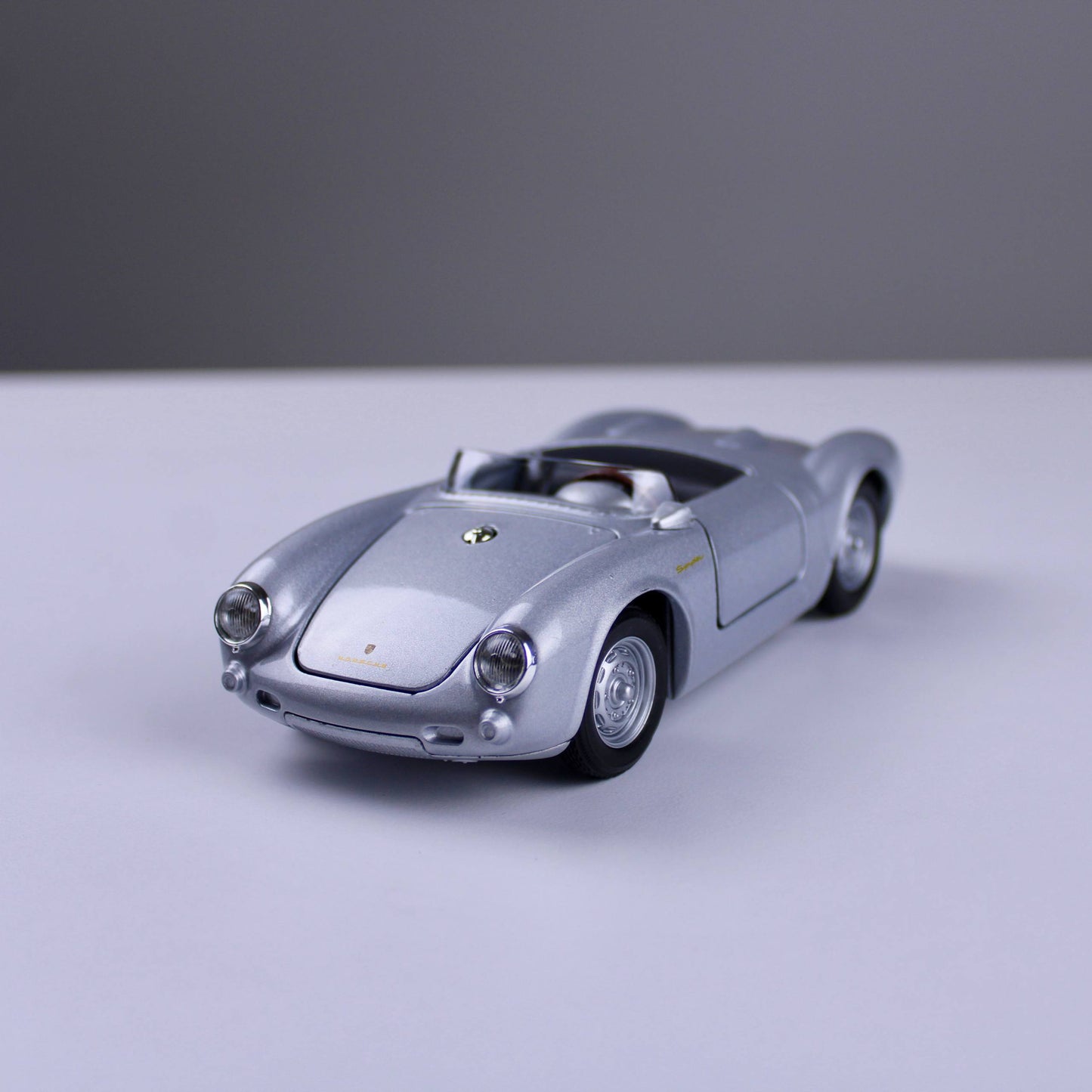 Porsche 550 Spyder 1955 Die-Cast Model – Welly Scale 1:24